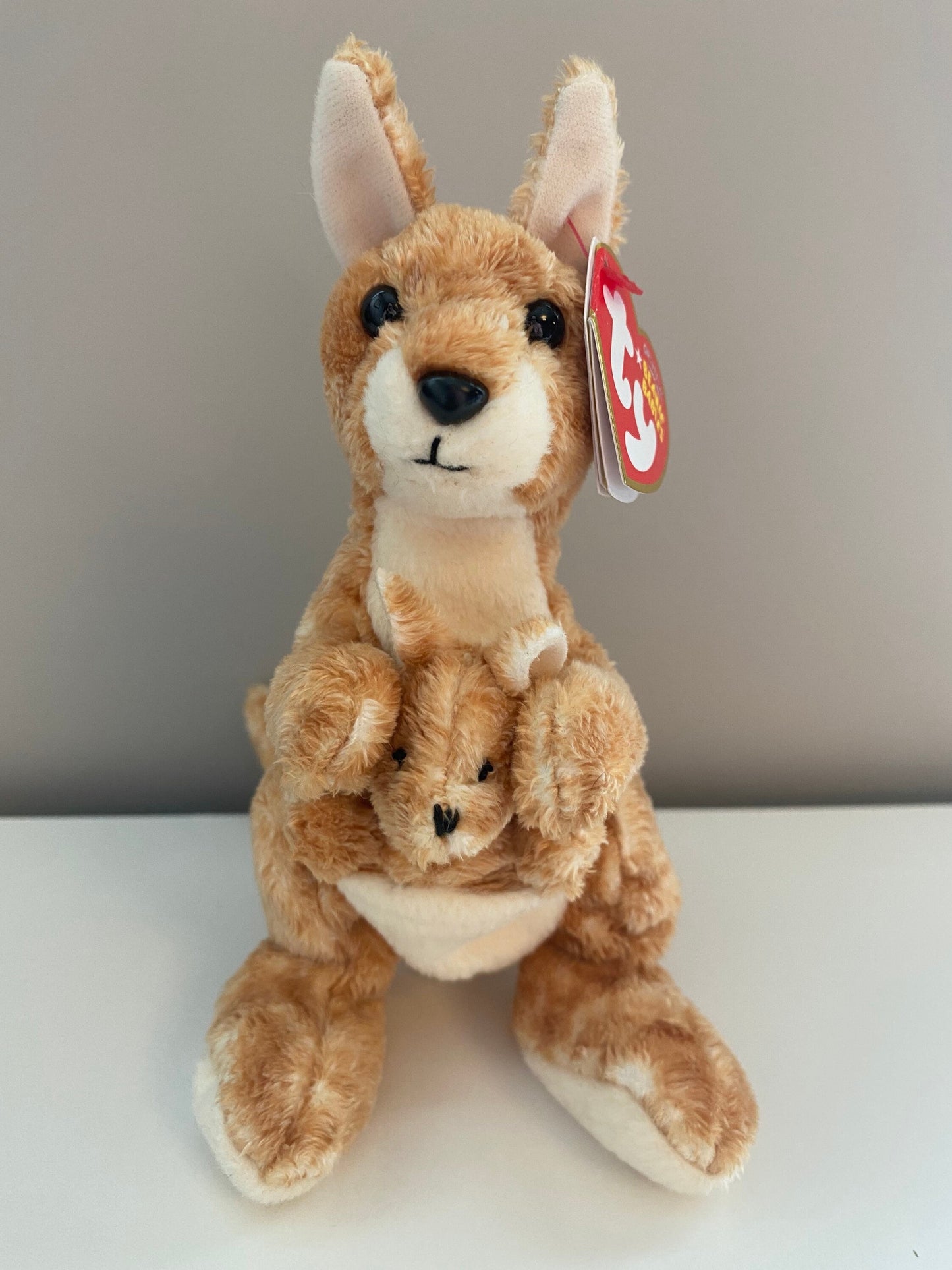 Ty Beanie Baby “Ricochet” the Kangaroo ! (7 inch)