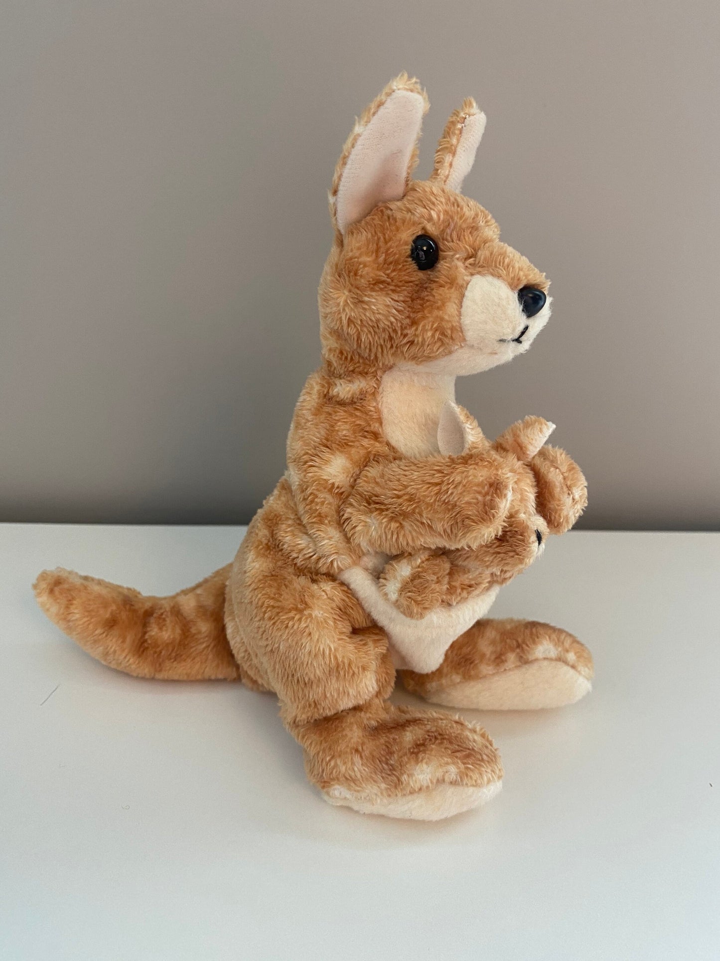 Ty Beanie Baby “Ricochet” the Kangaroo ! (7 inch)