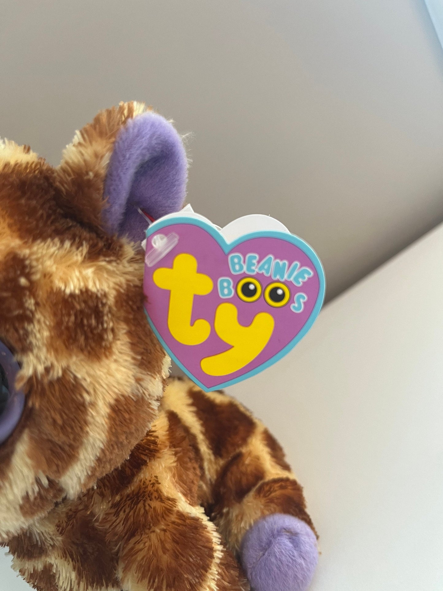 Ty Beanie Boo “Safari” the Giraffe - Solid Eyes - 1st generation *Rare* (6 inch)