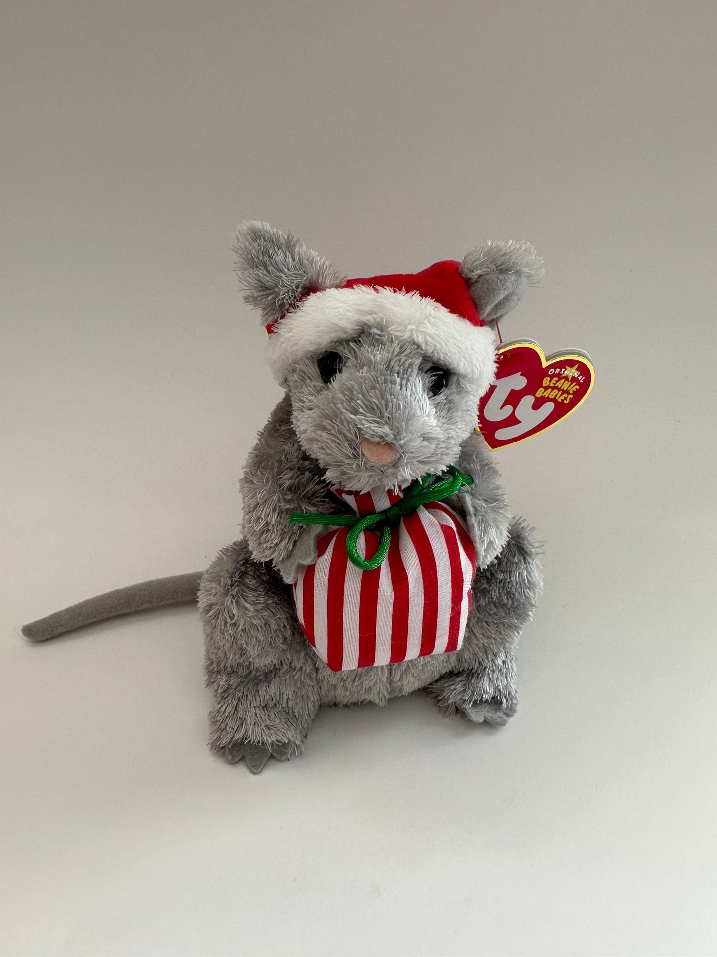 Ty Beanie Baby “Jinglemouse” the Grey Holiday Mouse Holding Present (6 inch)