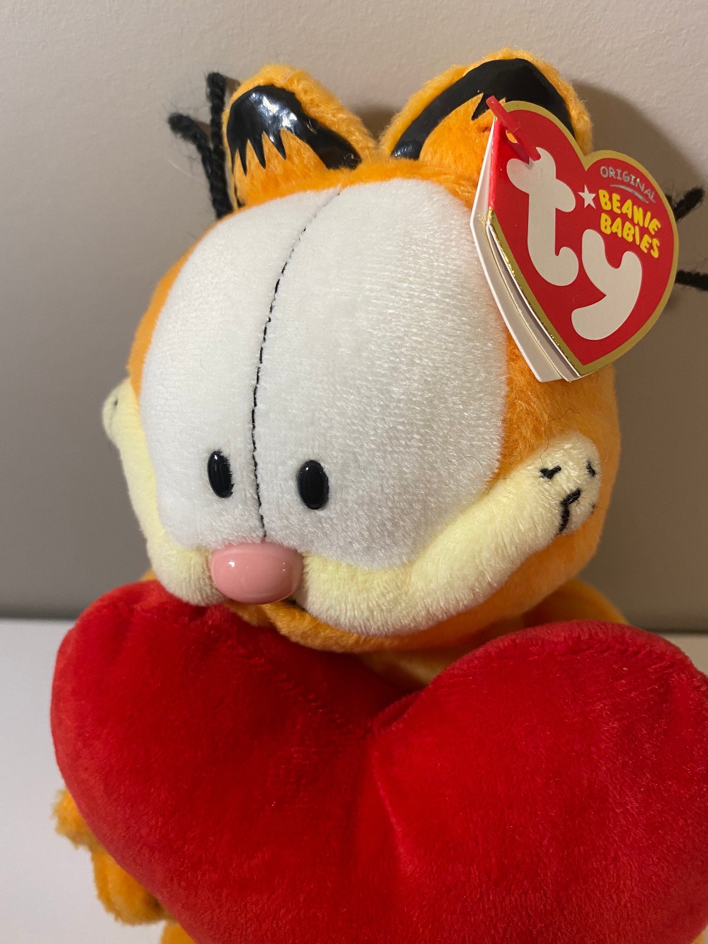 TY Beanie Baby “Garfield” the Cat Holding a Big Red Heart! (9.5 inch)