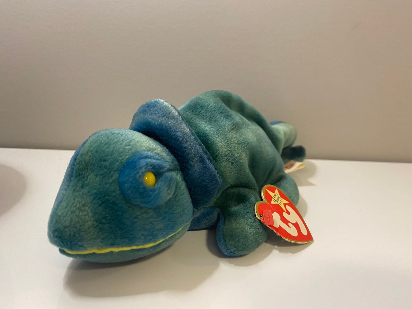 Ty Beanie Baby “Rainbow” the Chameleon (9 inch)