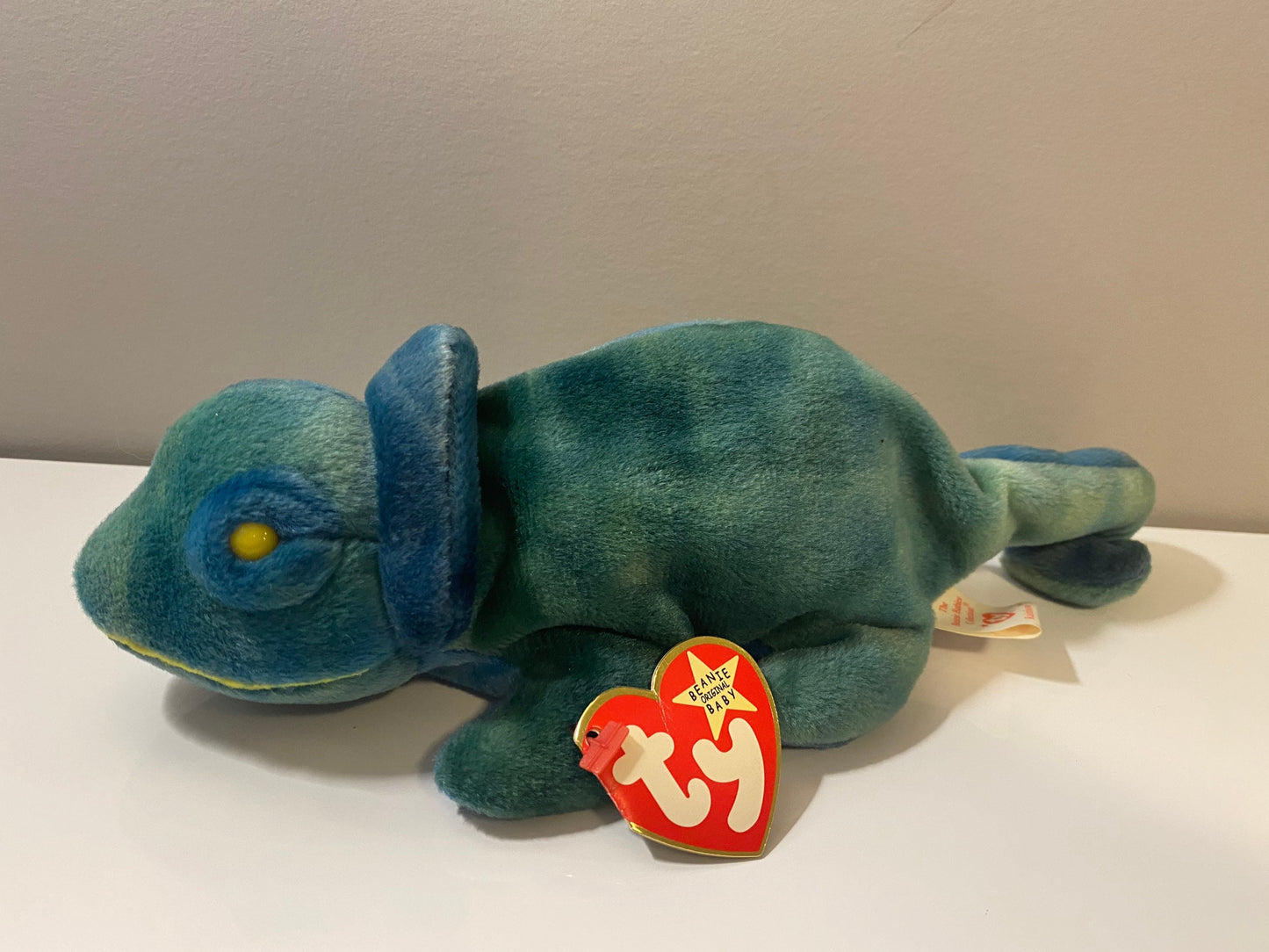 Ty Beanie Baby “Rainbow” the Chameleon (9 inch)