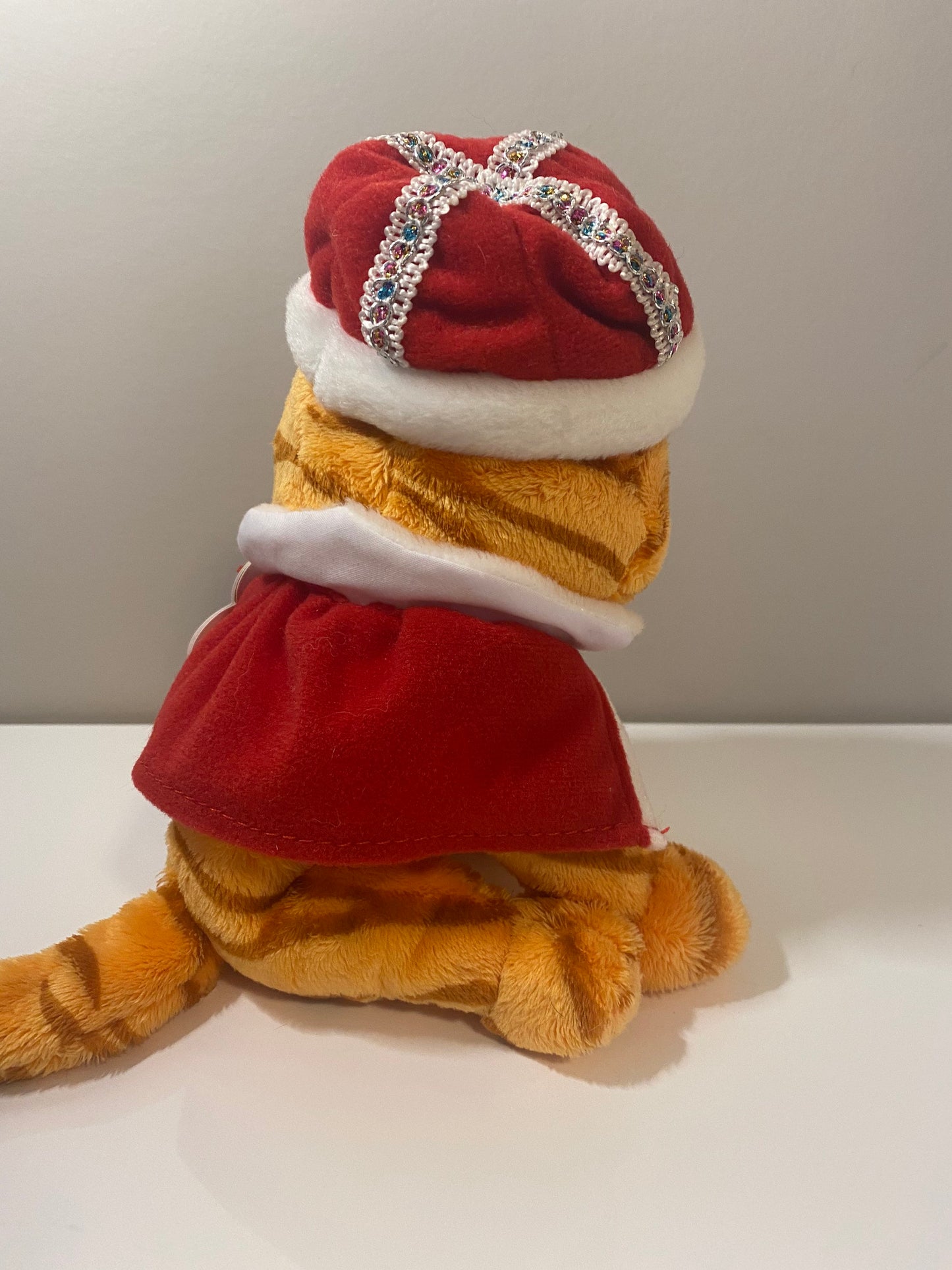 Ty Beanie Baby “His Majesty” - GARFIELD the Cat! (7 inch)