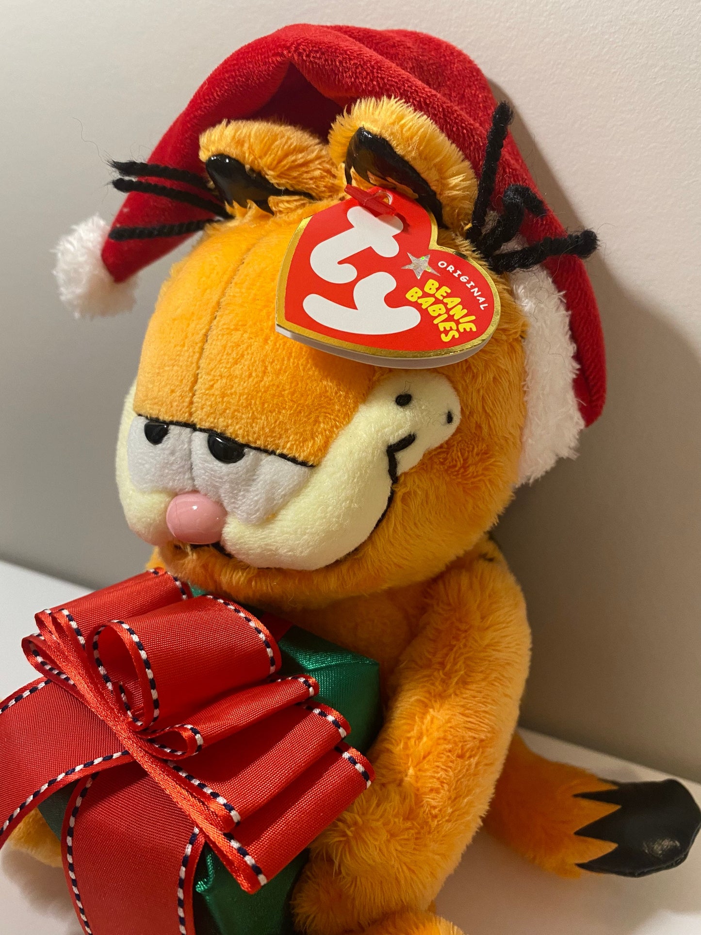 Ty Beanie Baby “Happy Holidays” Garfield the Cat! (9 inch)