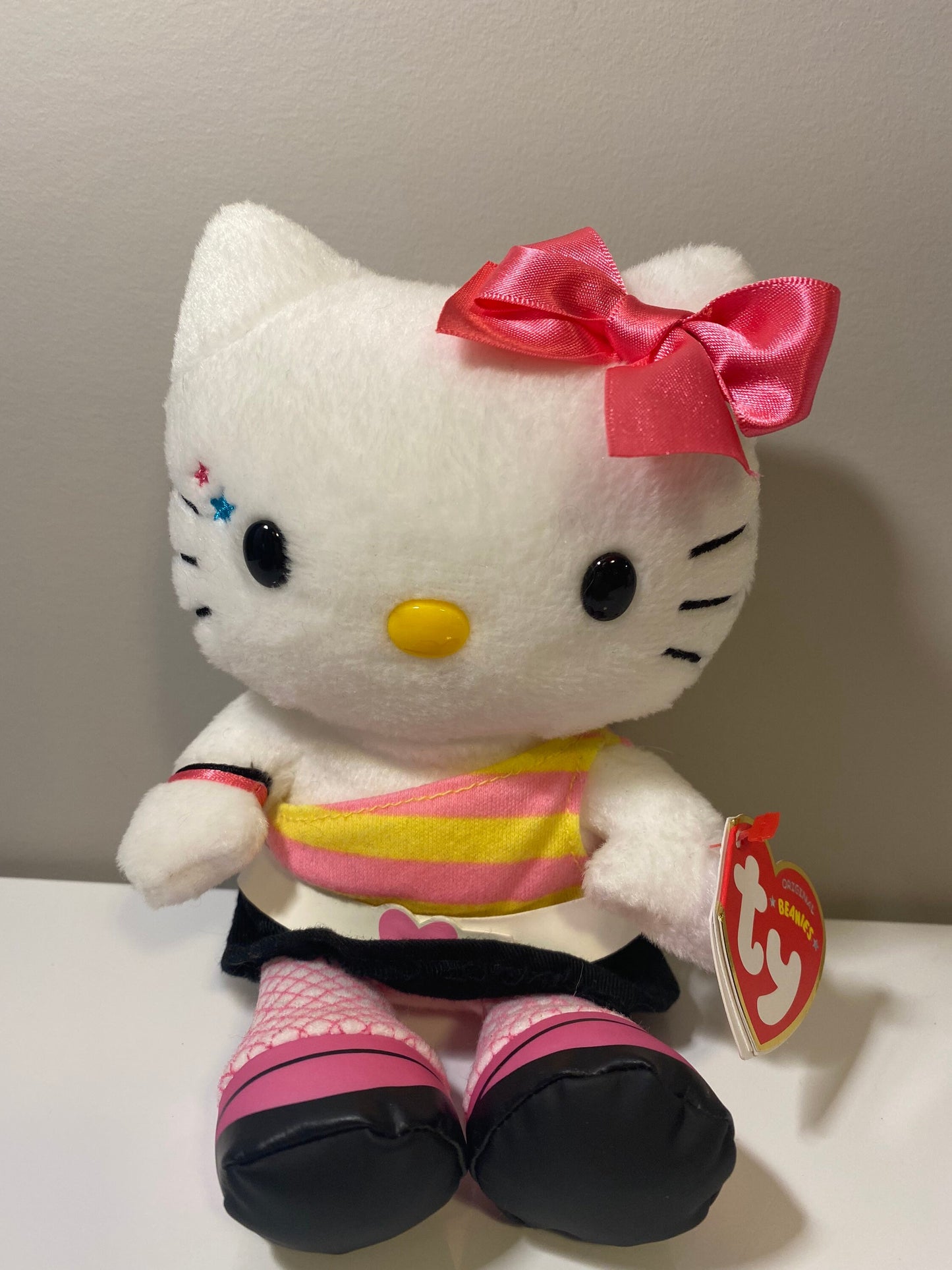 Ty Beanie Baby “Retro Hello Kitty” the Hello Kitty Plush (5.5 inch)