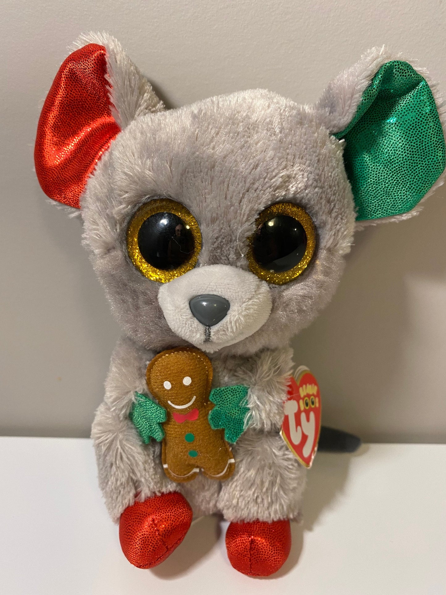 TY Beanie Boo “Mac” the Mouse holding Ginderbread Man (6 inch)