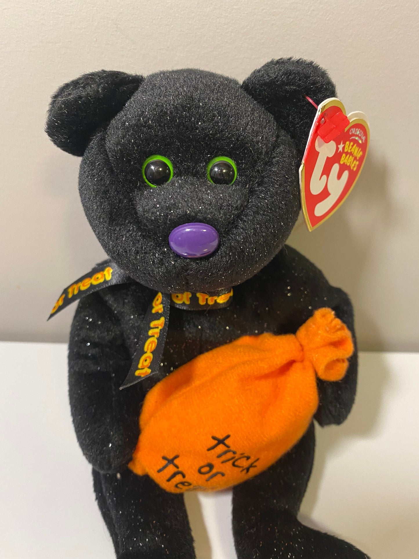 Ty Beanie Baby “Trickster” the Bear Holding Trick or Treat Bag (8 inch)