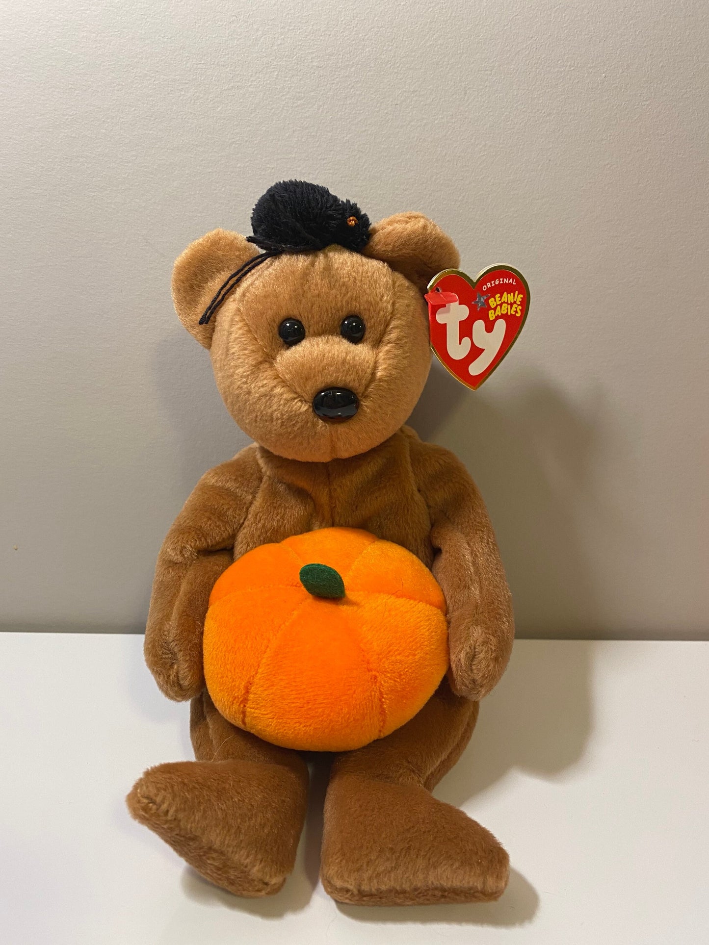 Ty Beanie Baby “Hocus” the Halloween Bear Holding a Pumpkin (9 inch)