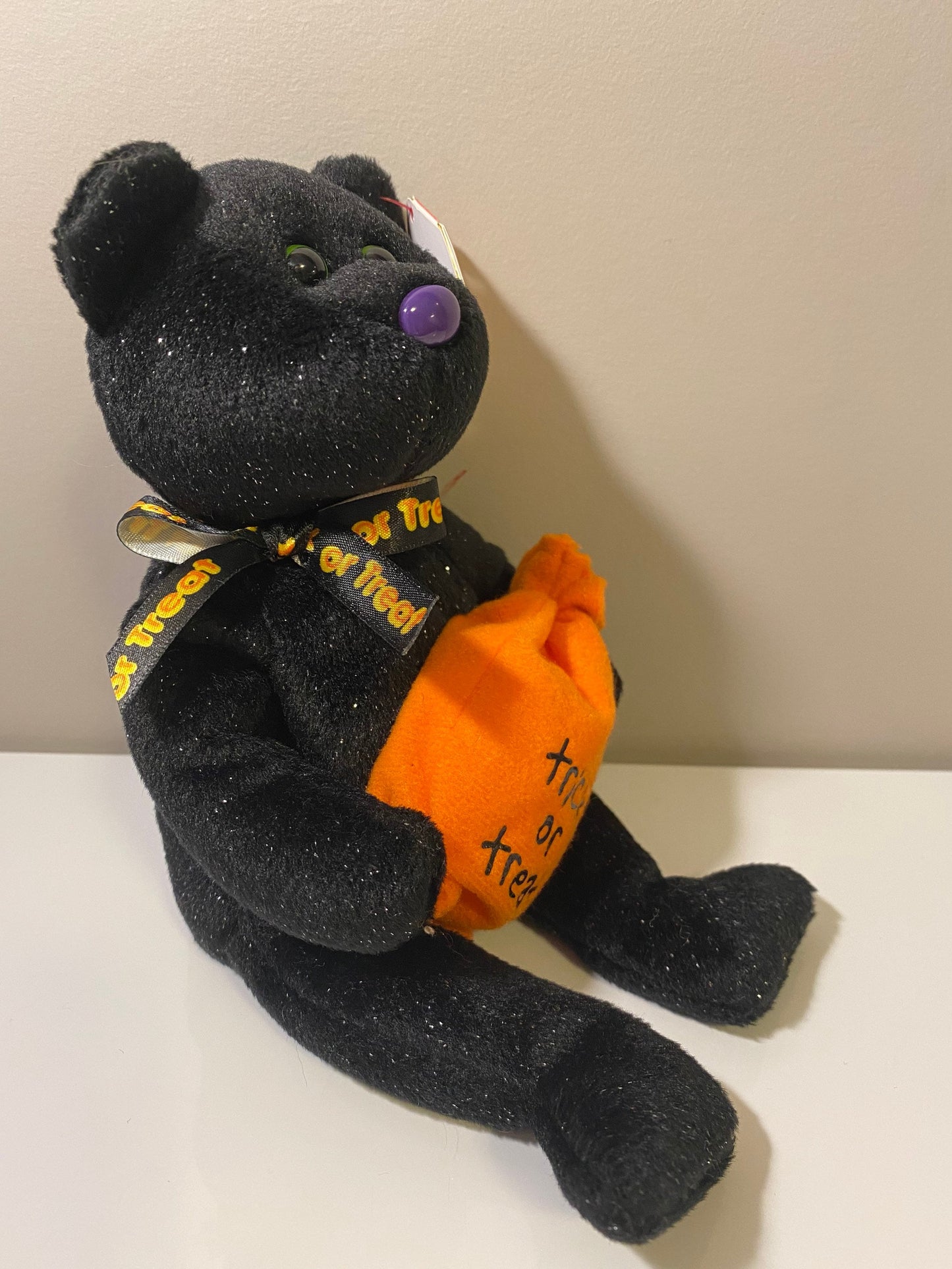 Ty Beanie Baby “Trickster” the Bear Holding Trick or Treat Bag (8 inch)