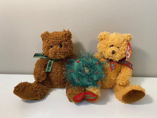 Ty Beanie Baby “Merry Kiss-mas” the Joined Bears Holding Wreath - Our First Christmas on feet