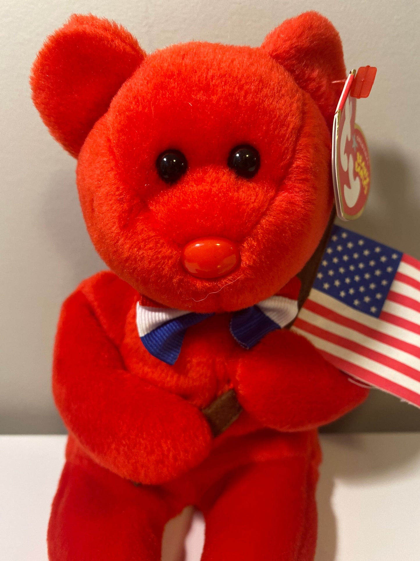 Ty Beanie Baby “Thomas” the Red USA Bear Plush Holding American Flag (8.5 inch)
