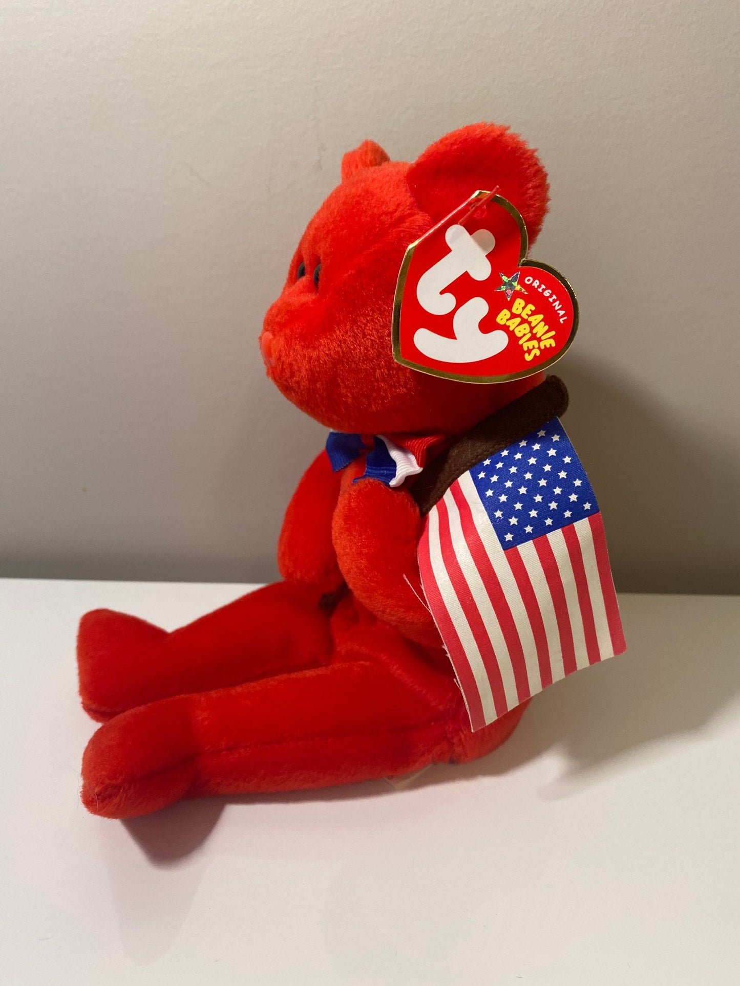 Ty Beanie Baby “Thomas” the Red USA Bear Plush Holding American Flag (8.5 inch)