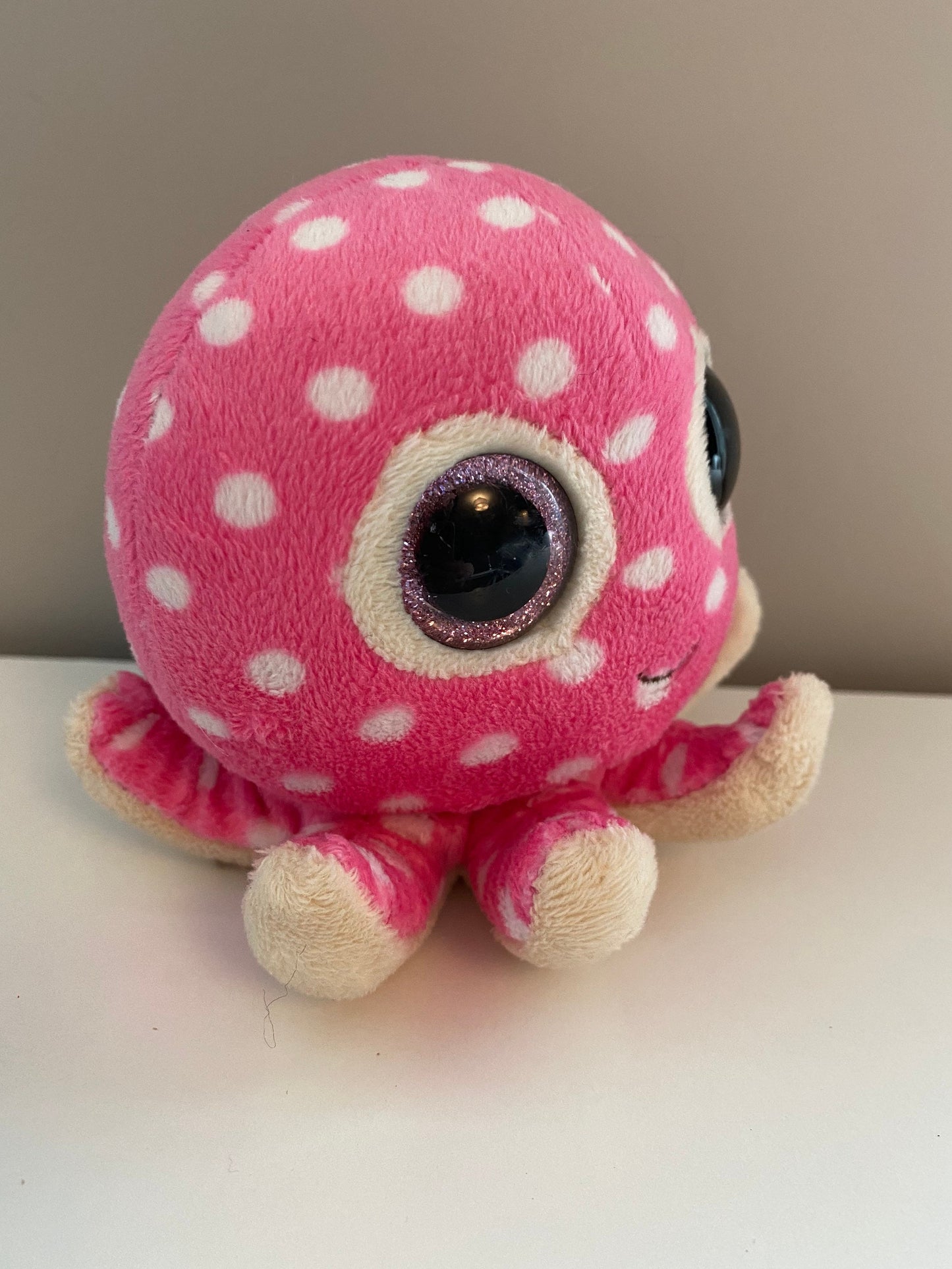 Ty Beanie Boo “Ollie” the Pink Octopus Plush with Glitter eye (4.5 inch)