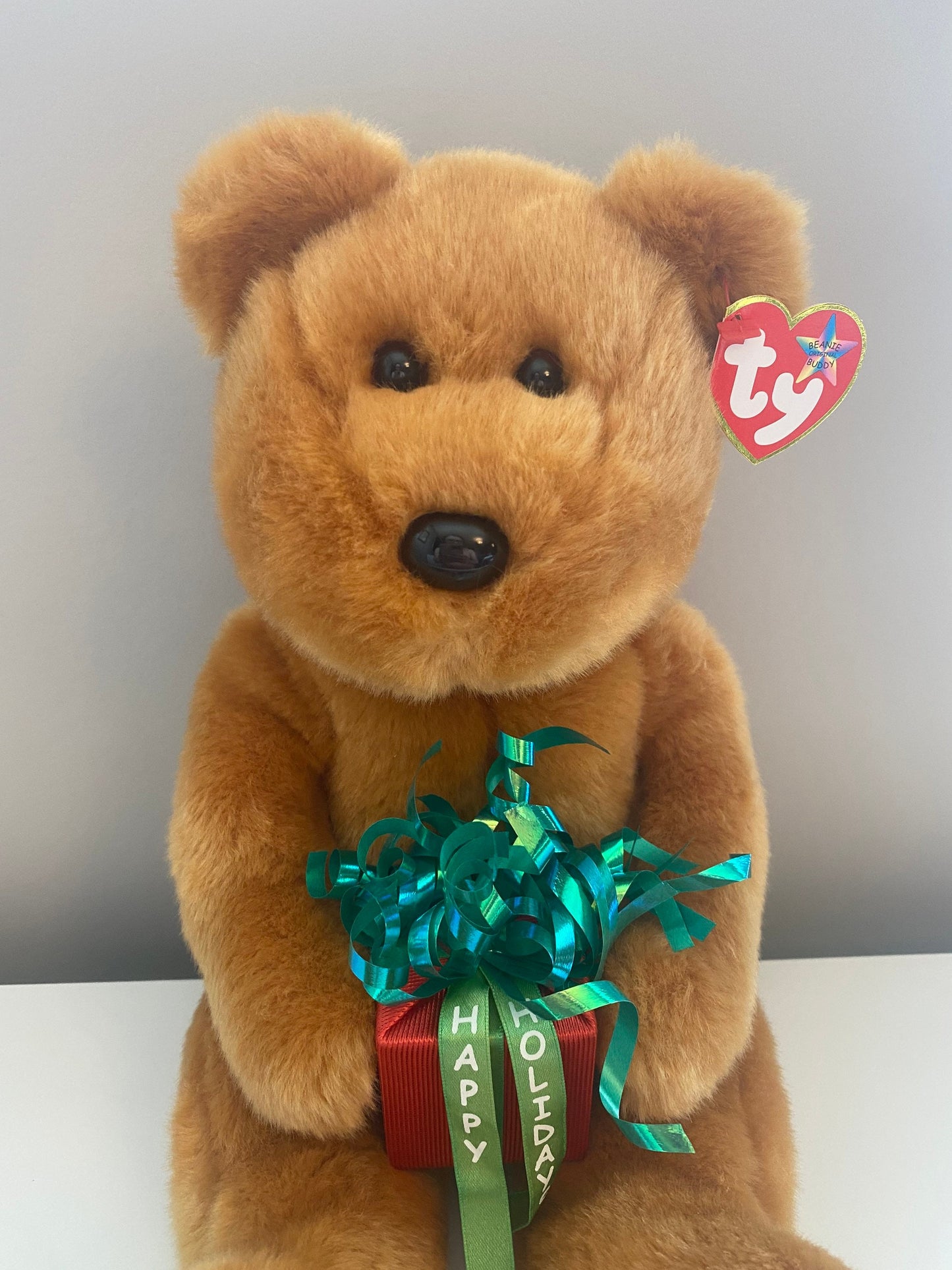 Ty Beanie Buddy “Gifts” the Holiday Bear  Holding Gift / Present (13.5 inch)