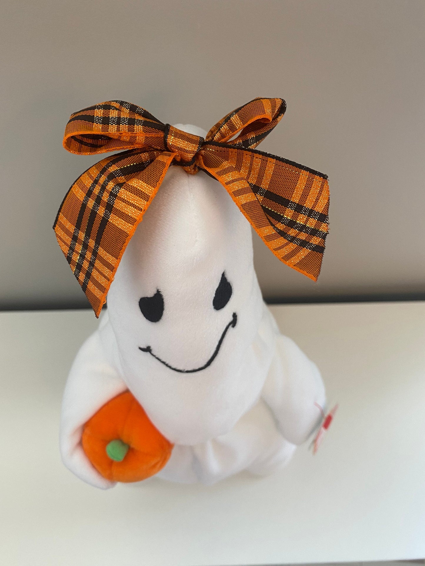 Ty Beanie Buddy “Ghoulianne” the Girl Ghost (10 inch)