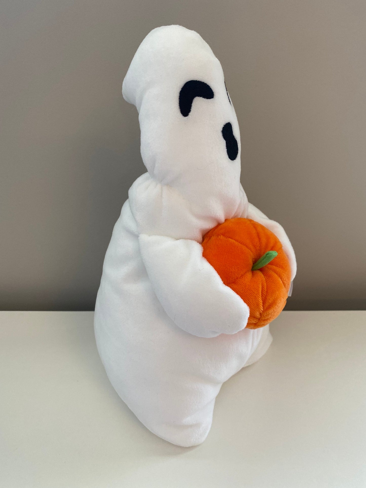 Ty Beanie Buddy “Ghoul” the Halloween Ghost Holding a Pumpkin (10.5 inch)