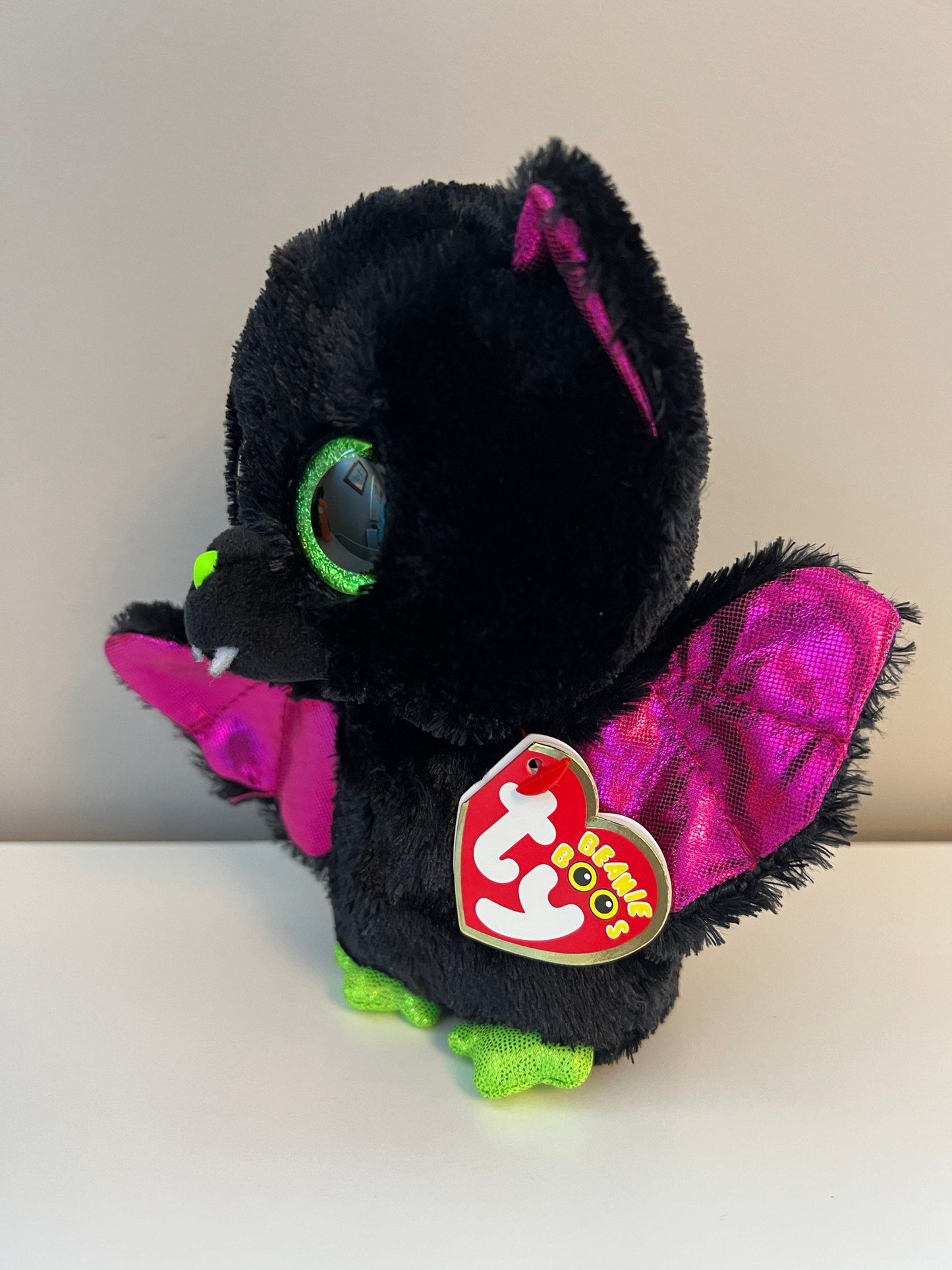 TY Beanie Boo “Igor” the Bat with Green Sparkly Eyes (6 inch)