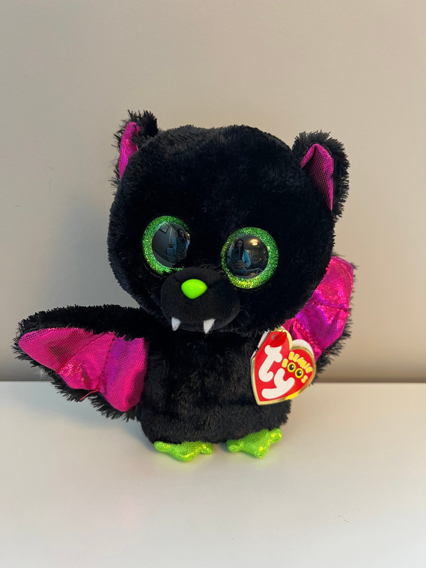 TY Beanie Boo “Igor” the Bat with Green Sparkly Eyes (6 inch)