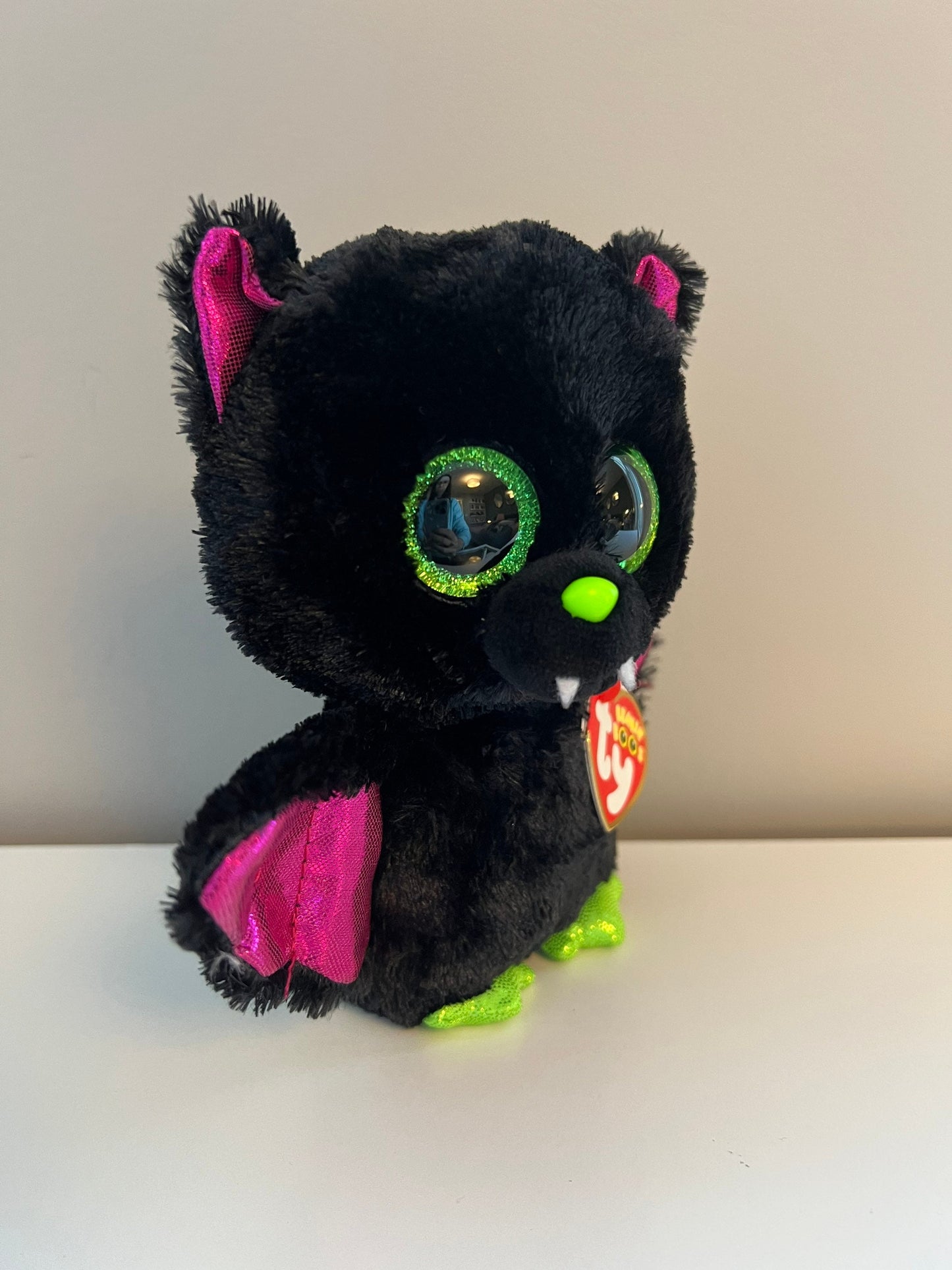 TY Beanie Boo “Igor” the Bat with Green Sparkly Eyes (6 inch)