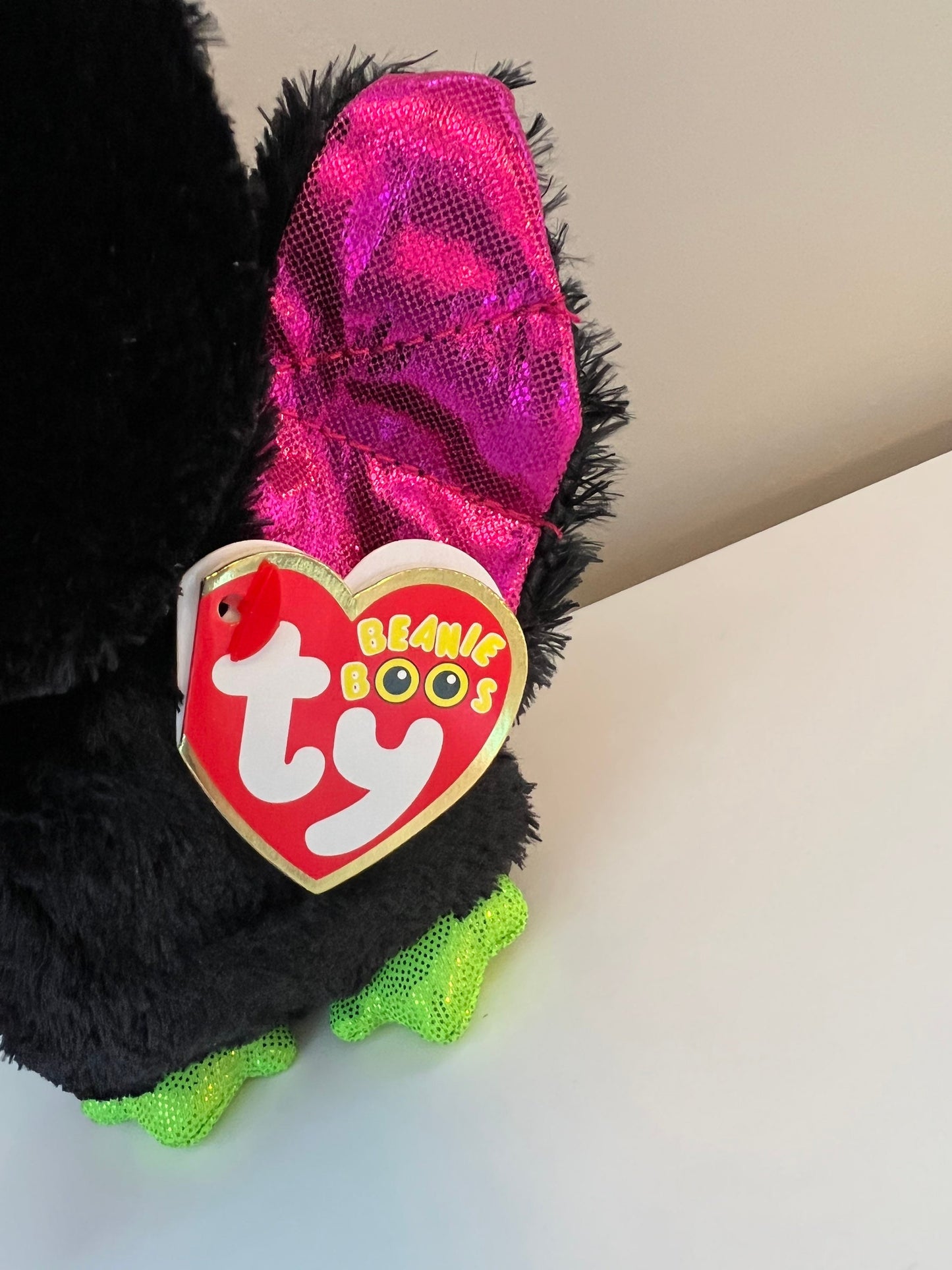 TY Beanie Boo “Igor” the Bat with Green Sparkly Eyes (6 inch)