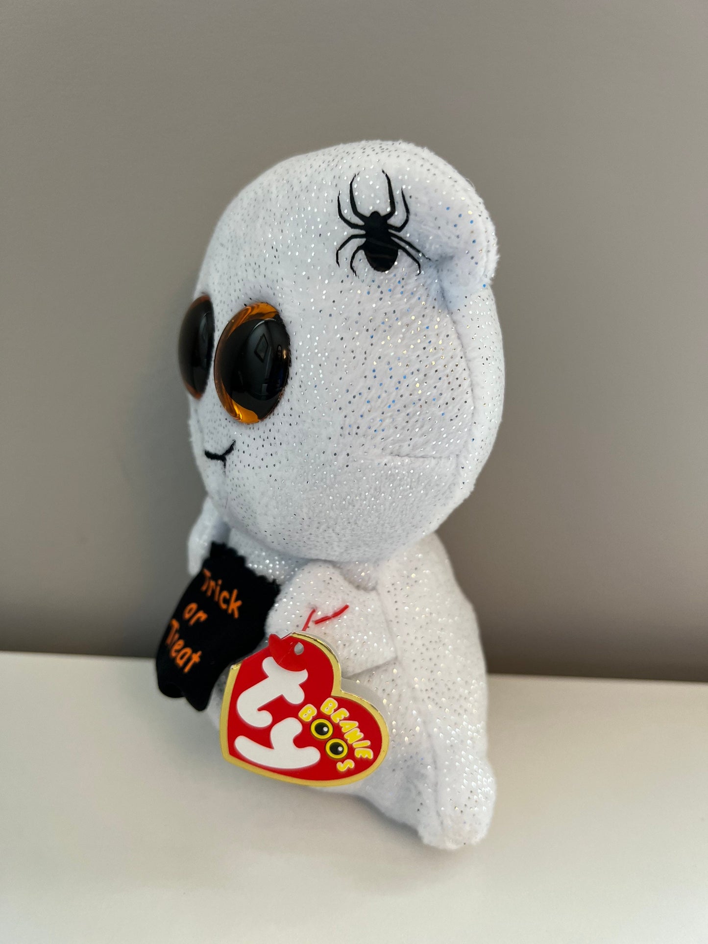 Ty Beanie Boo “Haunts” the Halloween Ghost holding Trick or Treat Bag - Claire’s Exclusive (6 inch)