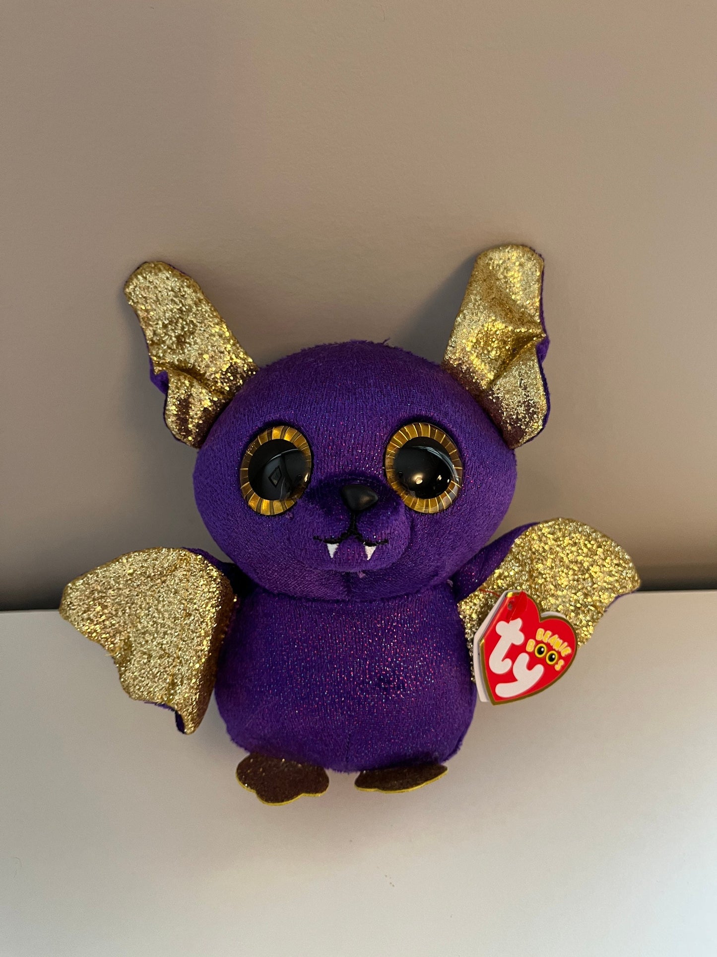 Ty Beanie Boo “Count” the Purple Bat with Gold Wings, Eyes, and Ears (6 inch)