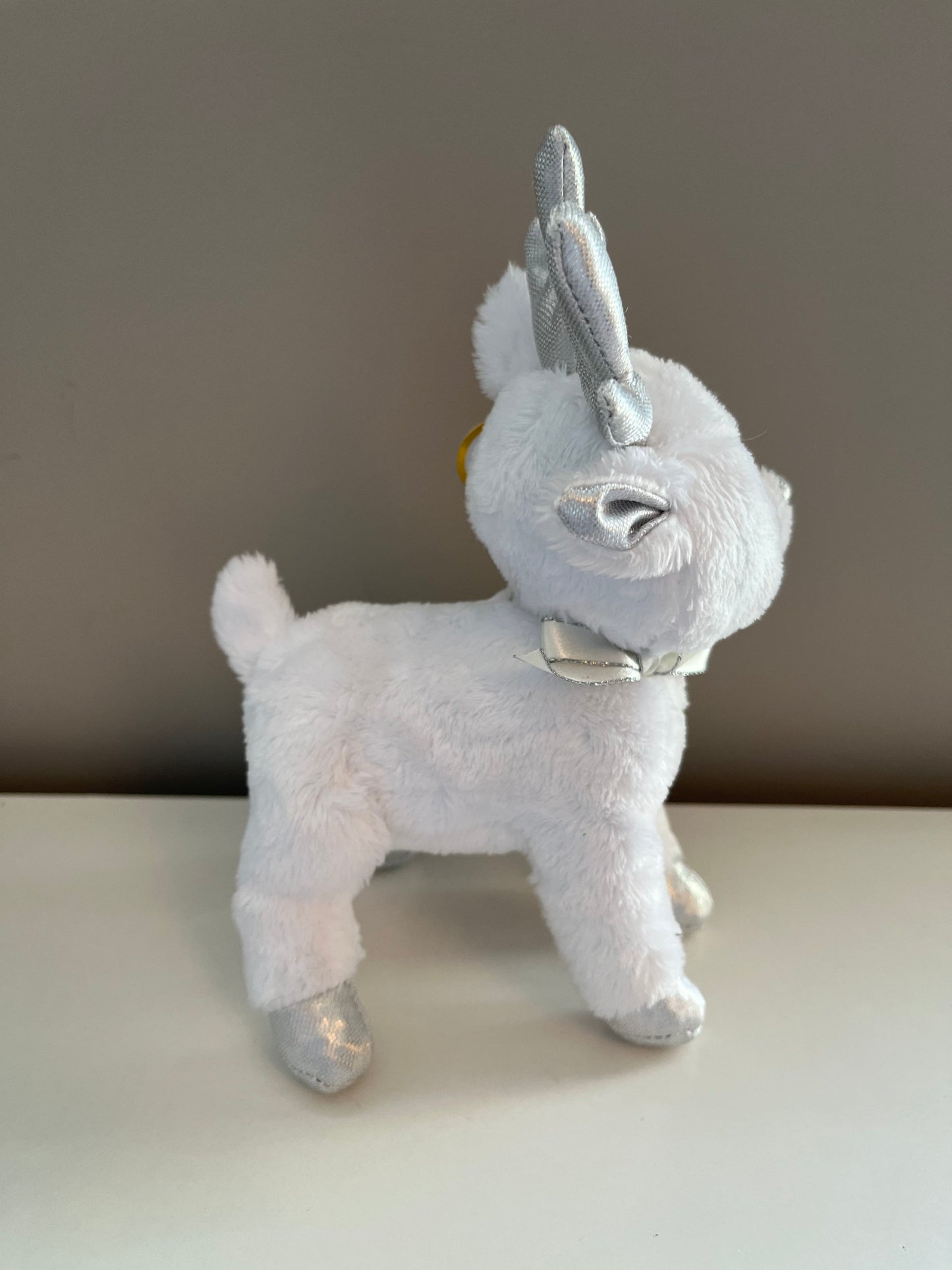 Ty Beanie Baby “Snocap” the White Reindeer with Silver Nose (7.5 inch)