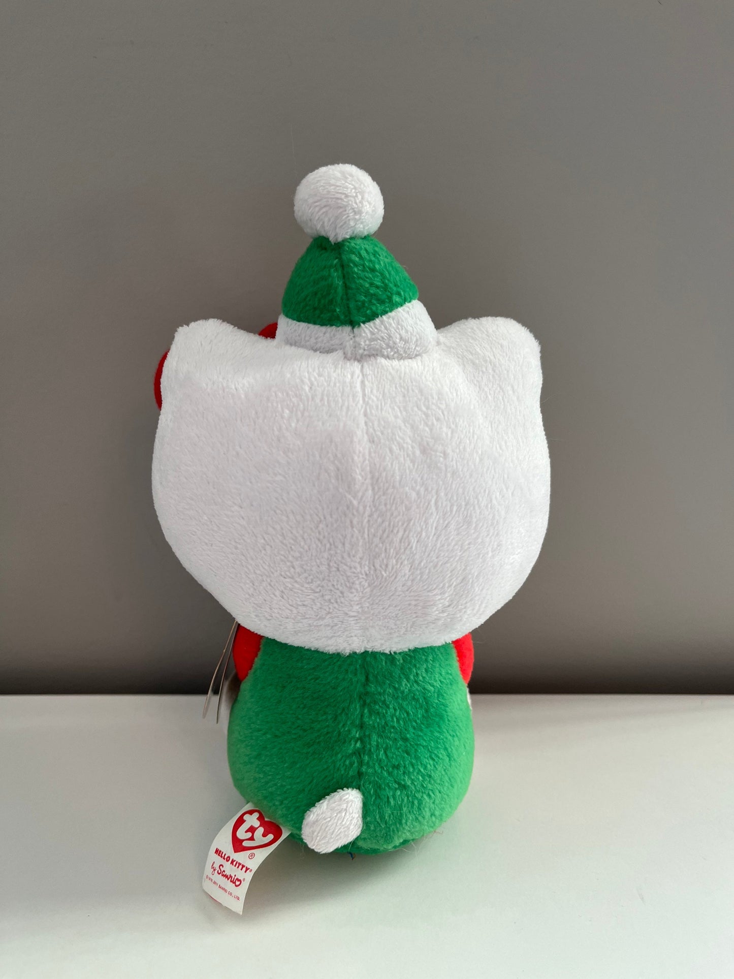 Ty Beanie Baby Vintage “Hello Kitty” with Green Holiday Hat Holding a Present (6 inch