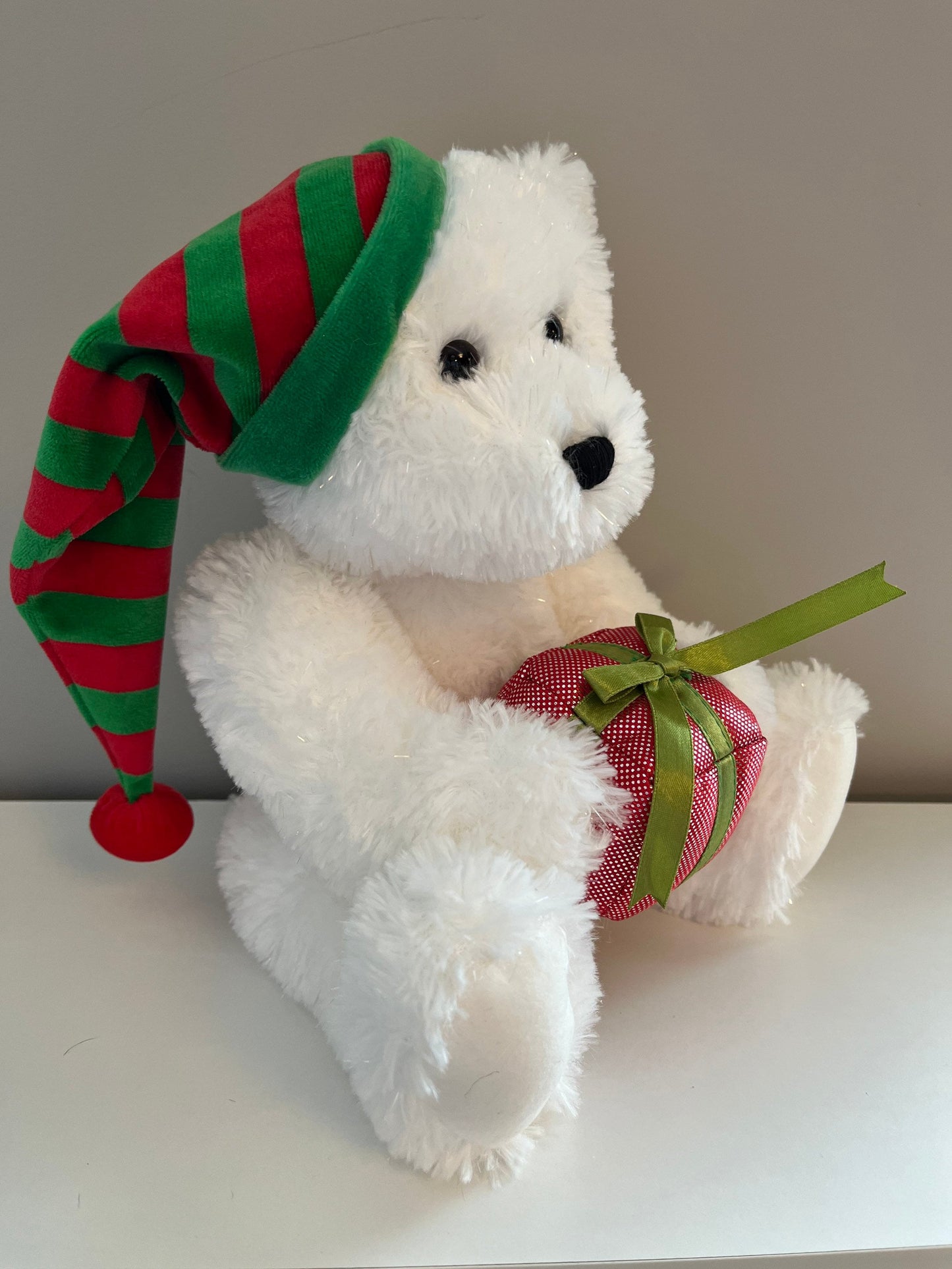 Ty Beanie Buddy “Gift Wrapped” the Holiday Bear Holding Present (11 inch)