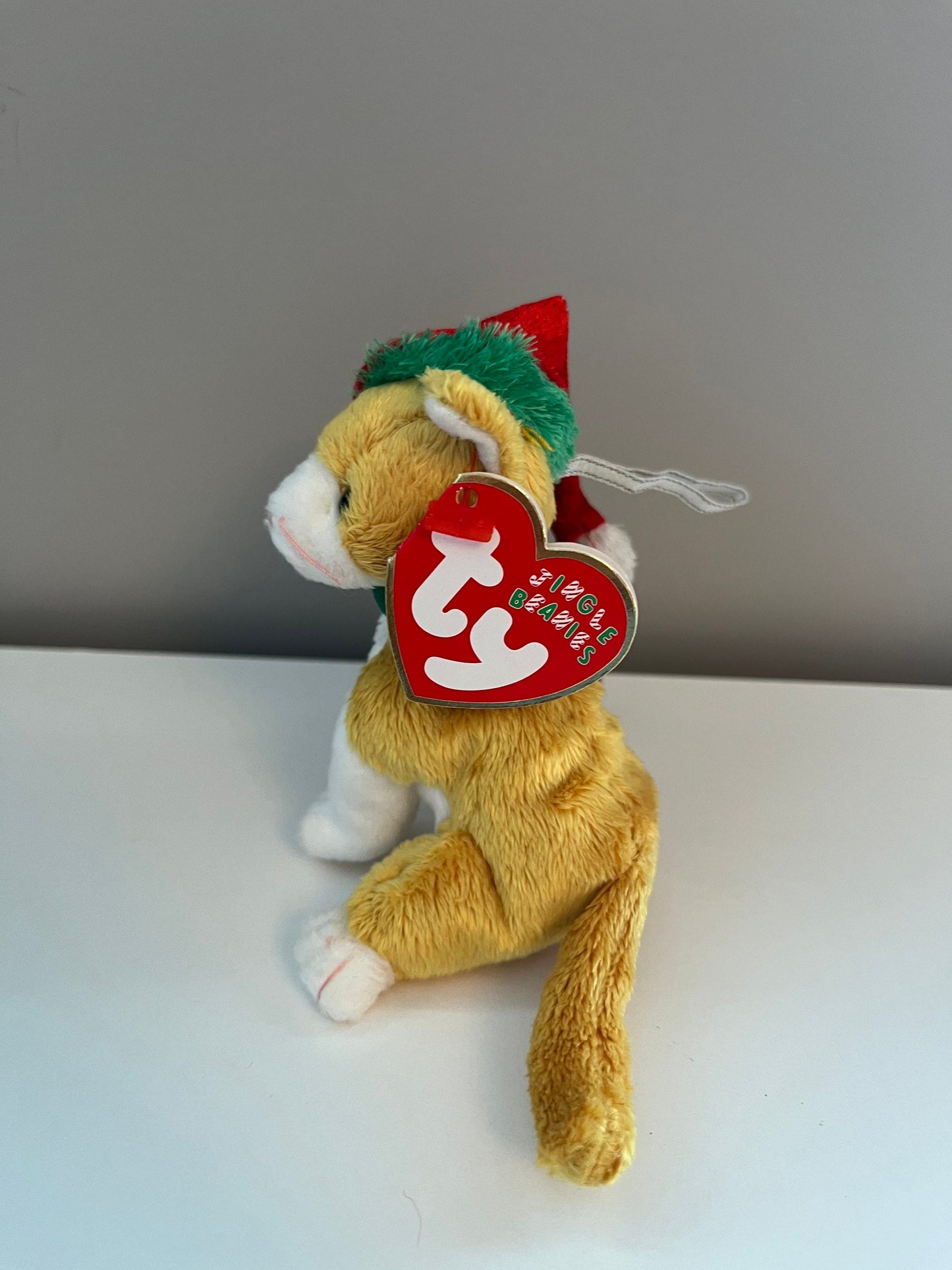 Ty Jingle Beanie “Jangle” the Holiday Cat Wearing Santa Hat (4.5 inch)