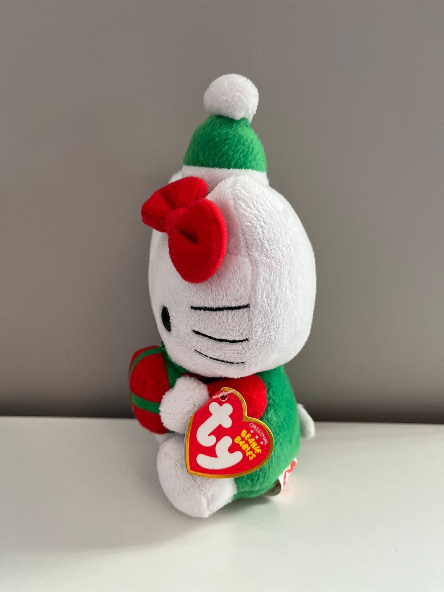 Ty Beanie Baby Vintage “Hello Kitty” with Green Holiday Hat Holding a Present (6 inch