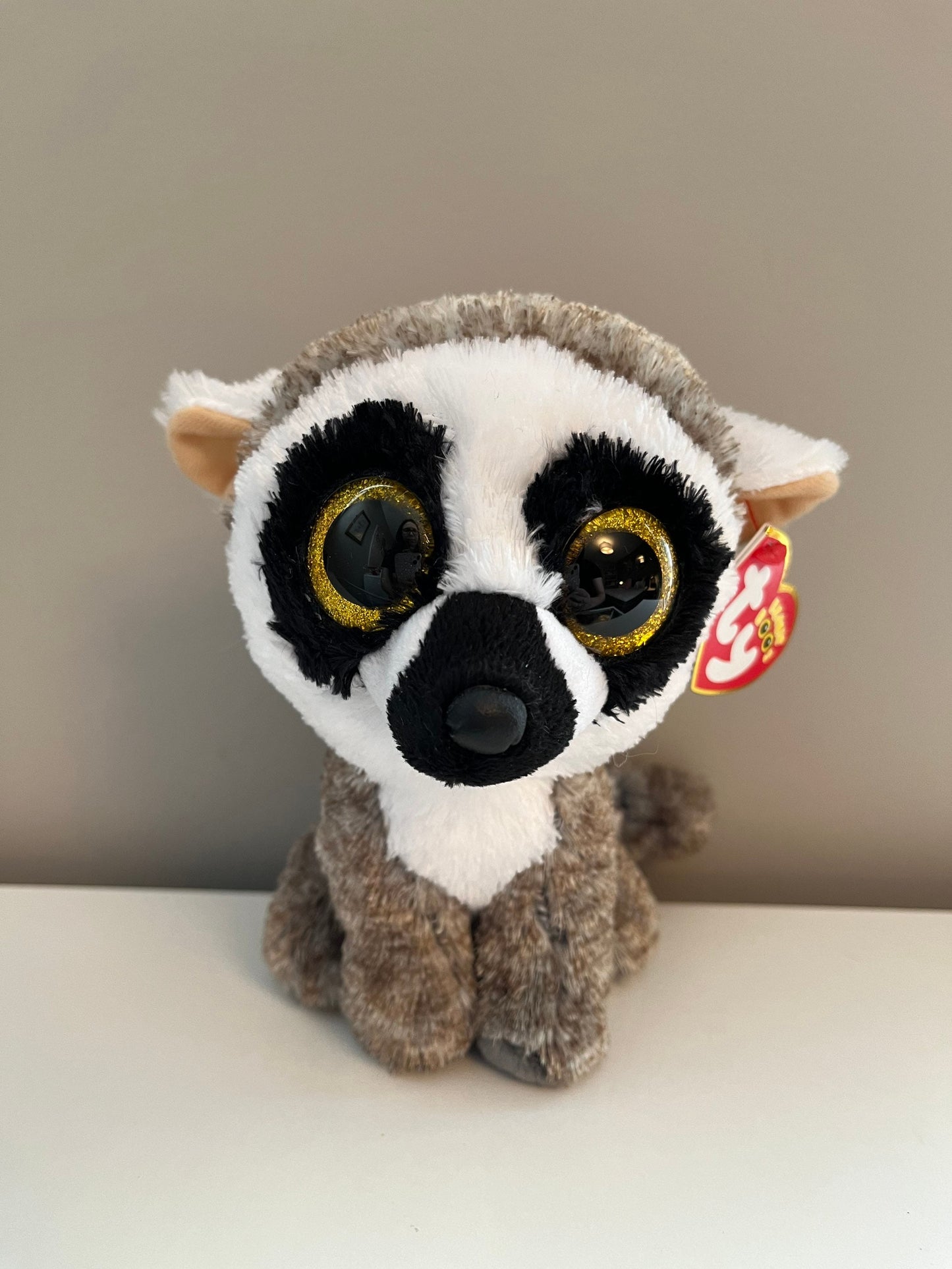 Ty Beanie Boo “Linus” the Lemur with Gold Glitter Eyes (6 inch)