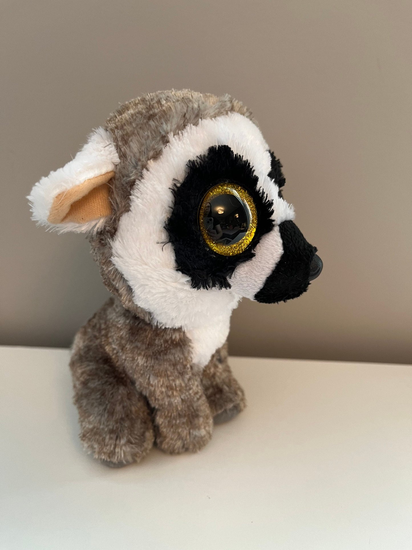 Ty Beanie Boo “Linus” the Lemur with Gold Glitter Eyes (6 inch)