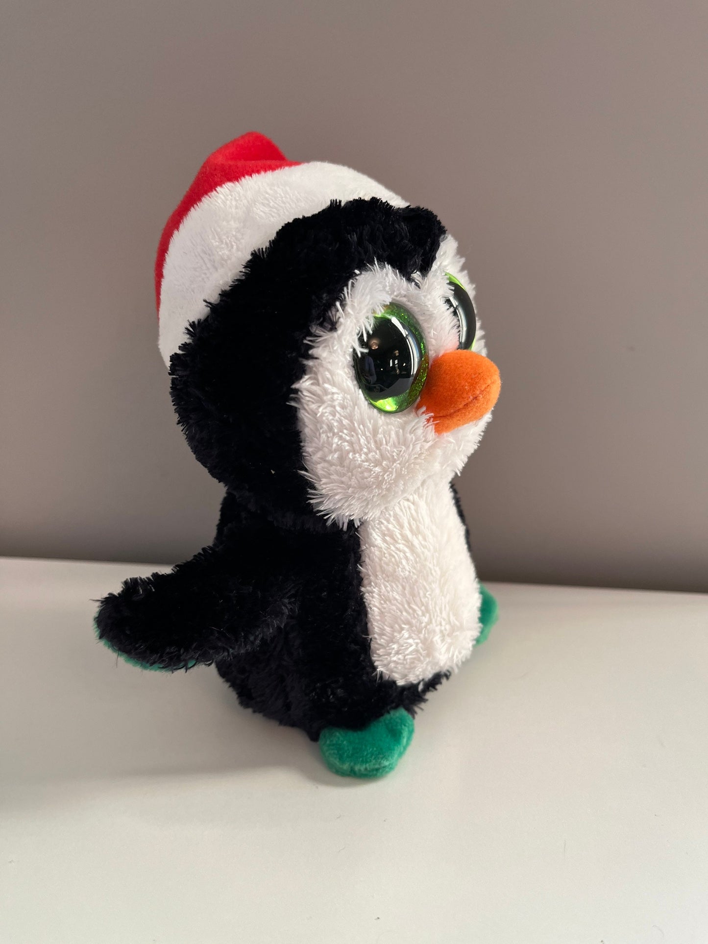 TY Beanie Boo “Igloo” the Holiday Penguin  (6 inch)