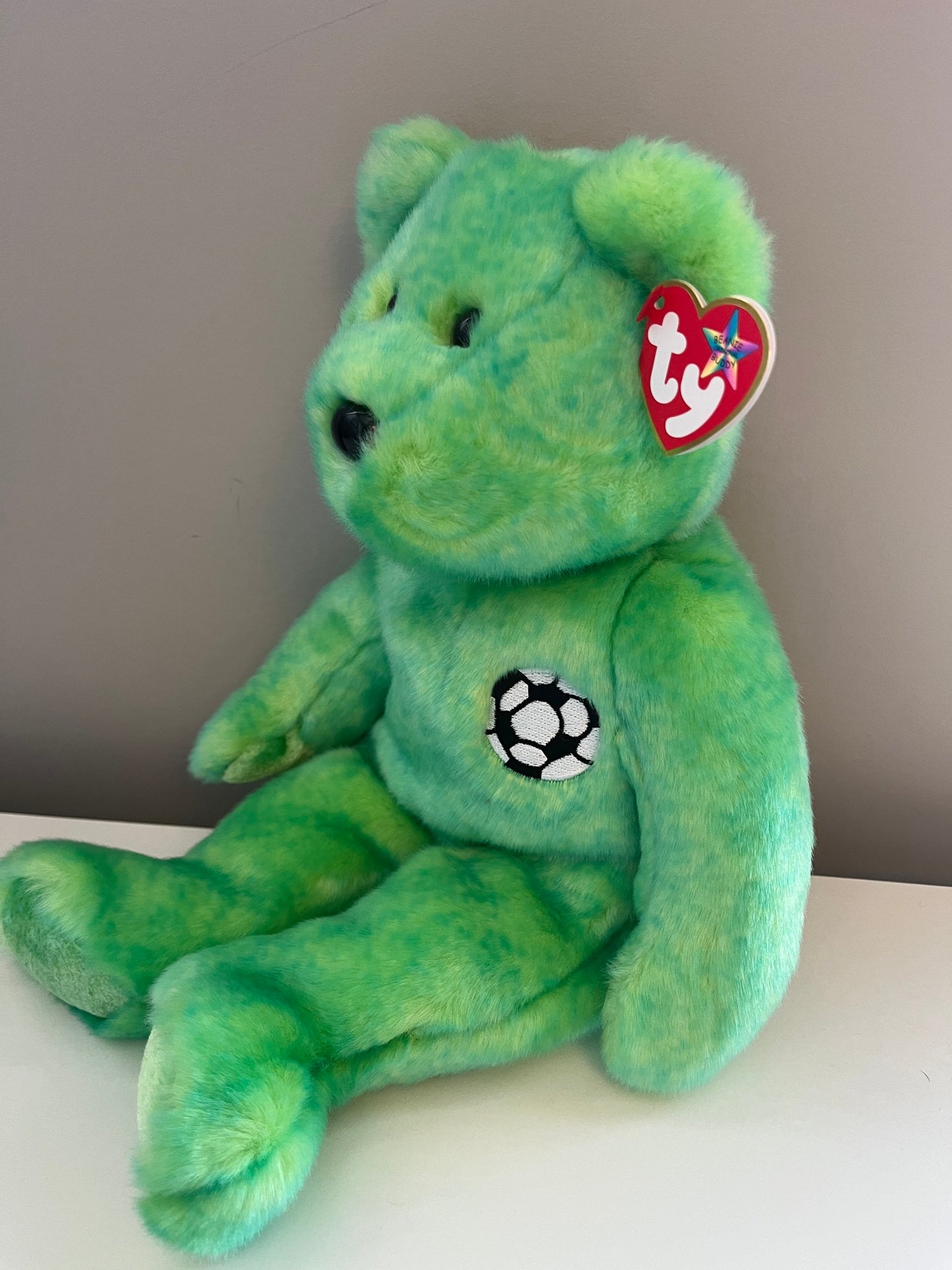 Ty Beanie Buddy “Kicks” the Soccer Bear (13.5 inch)