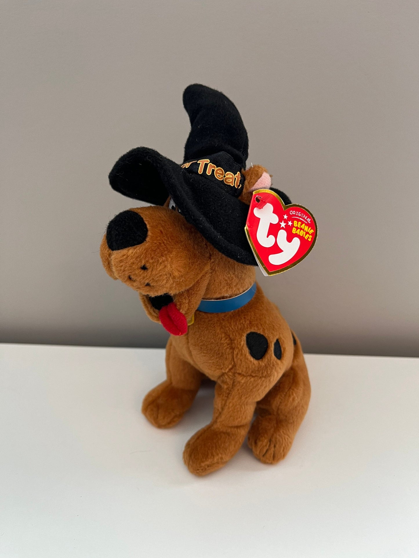 Ty Beanie Baby “Scooby Doo” the Dog - Halloween Witch Hat Version (7 inch)