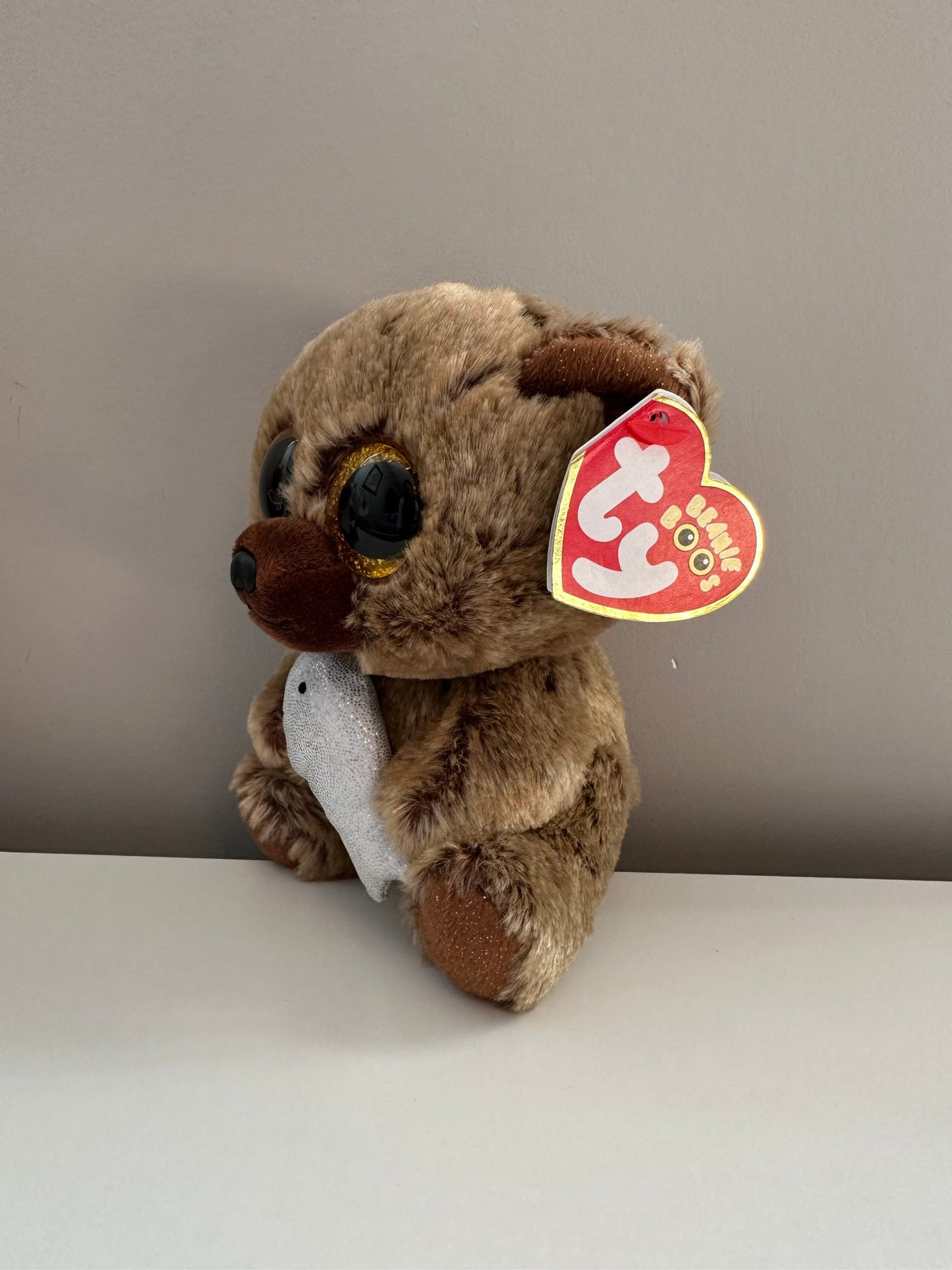 Ty Beanie Boo “Henry” the Bear holding fish - RARE Canada Exclusive! Mint with Mint Tags (6 inch)