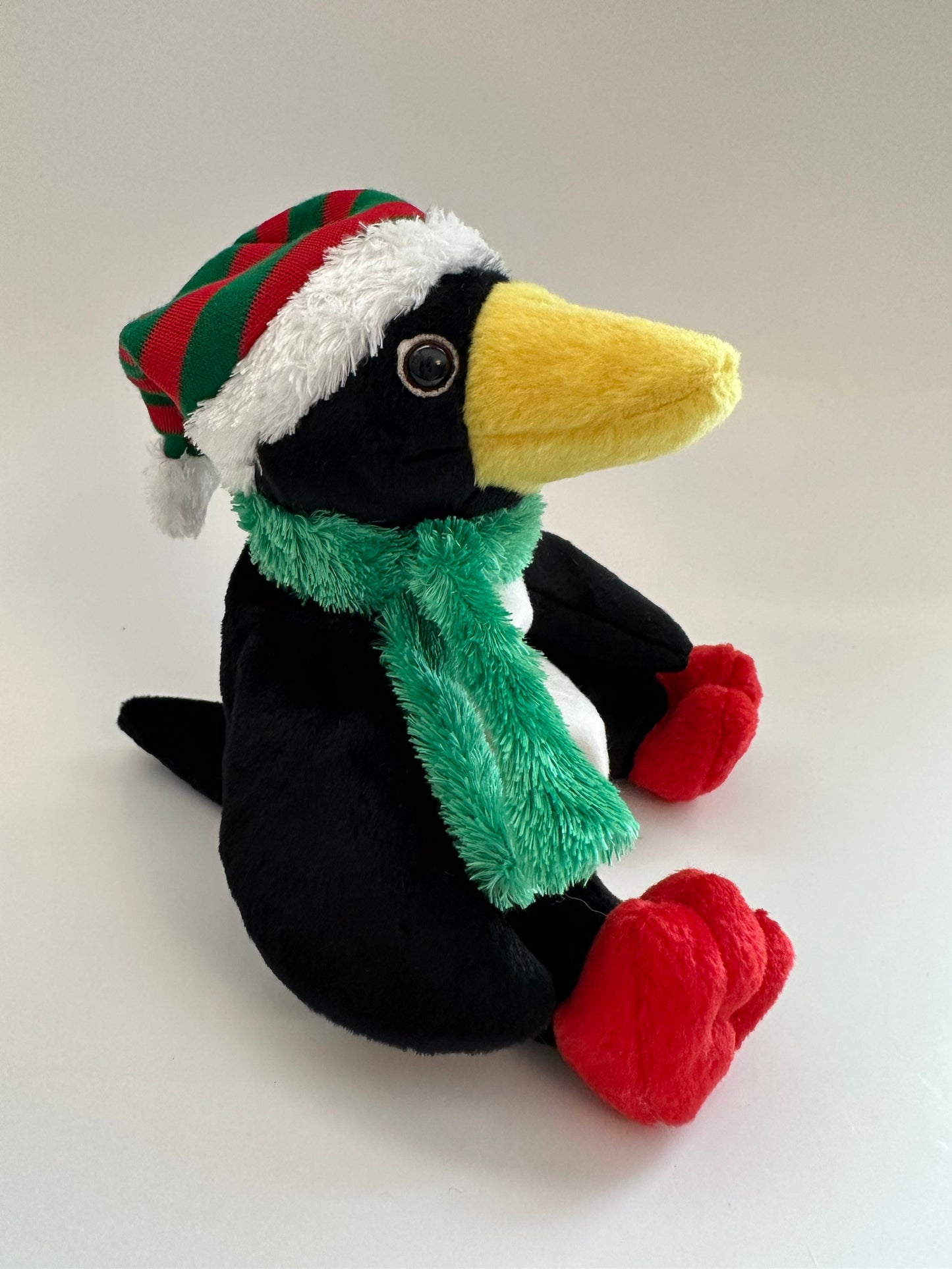 Ty Beanie Baby “Toboggan” the Christmas Penguin! (7 inch)