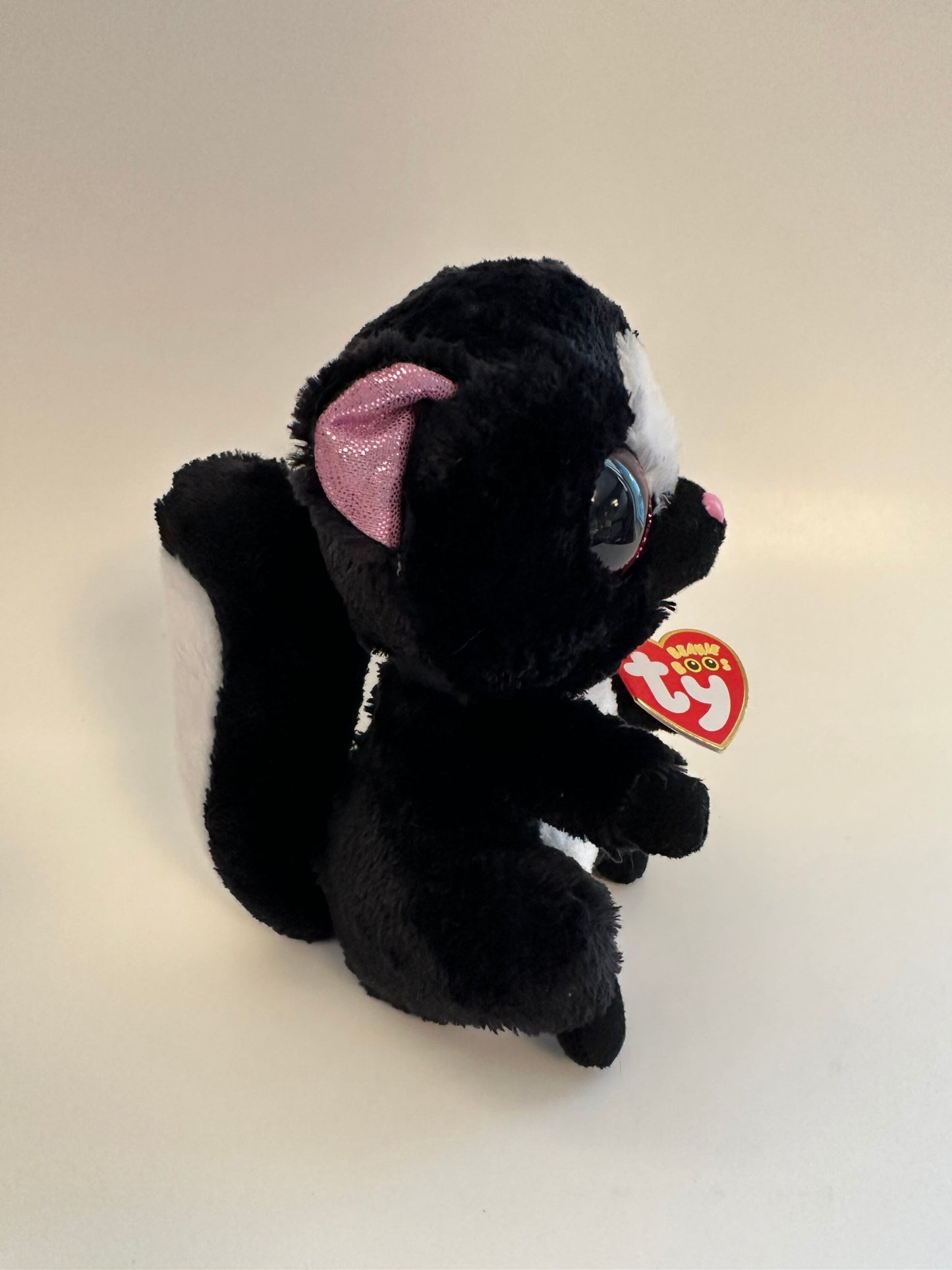 Ty Beanie Baby “Flora” the Skunk! (6 inch)