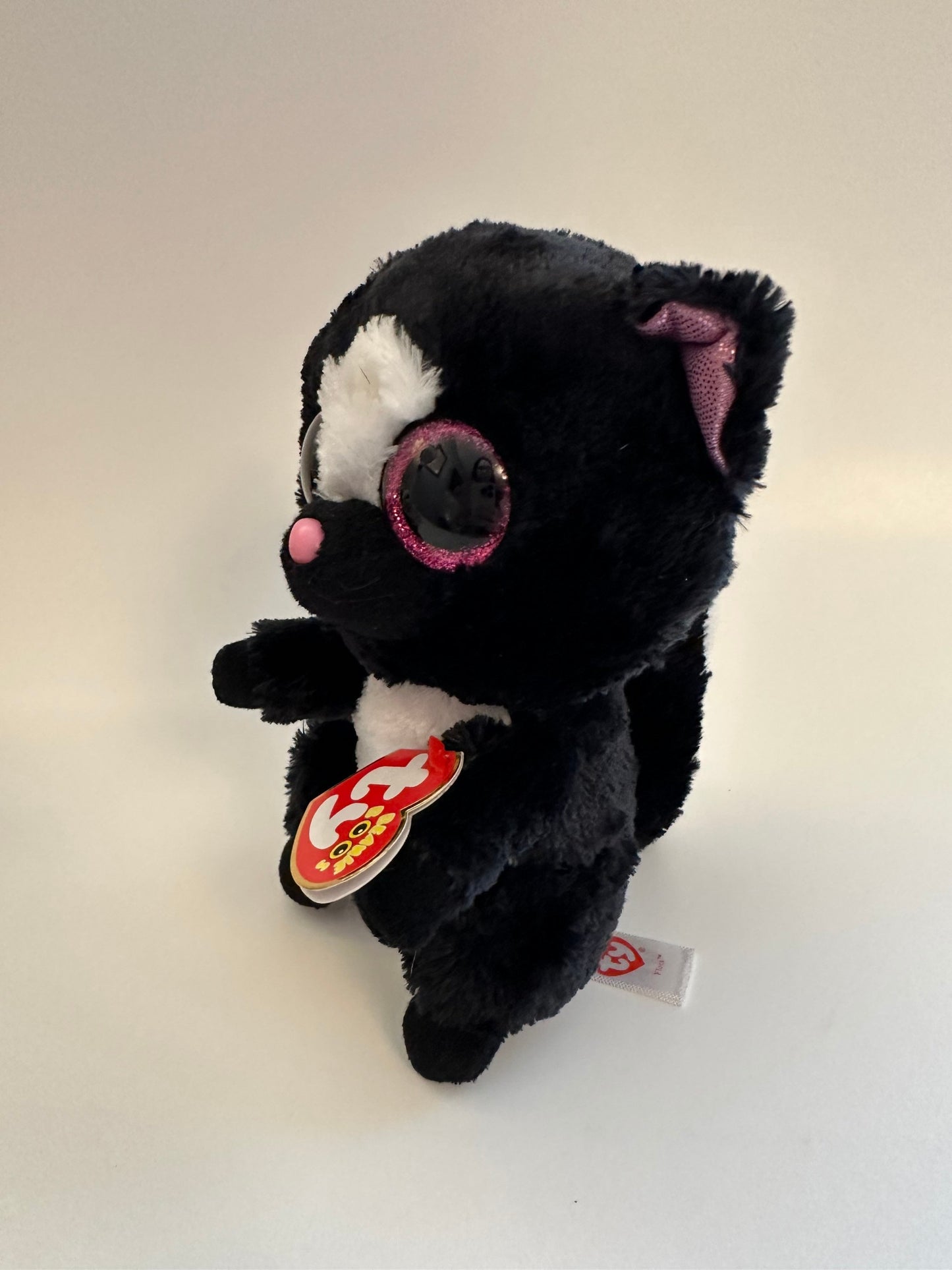 Ty Beanie Baby “Flora” the Skunk! (6 inch)