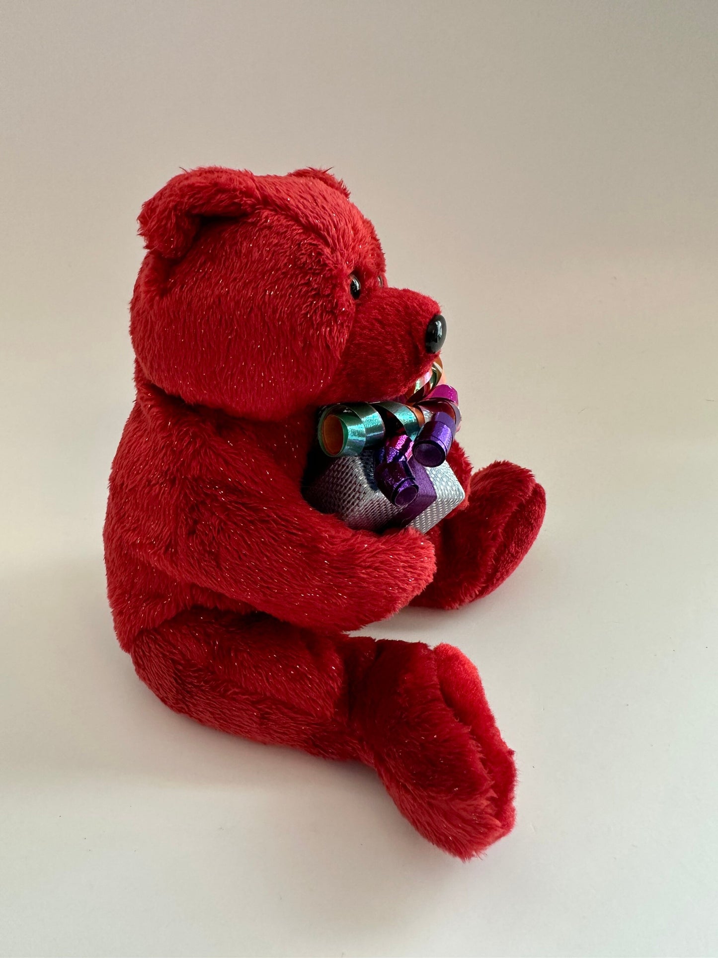 Ty Beanie Baby “Happy Birthday” the Red Bear Holding Present (7.5 inch)