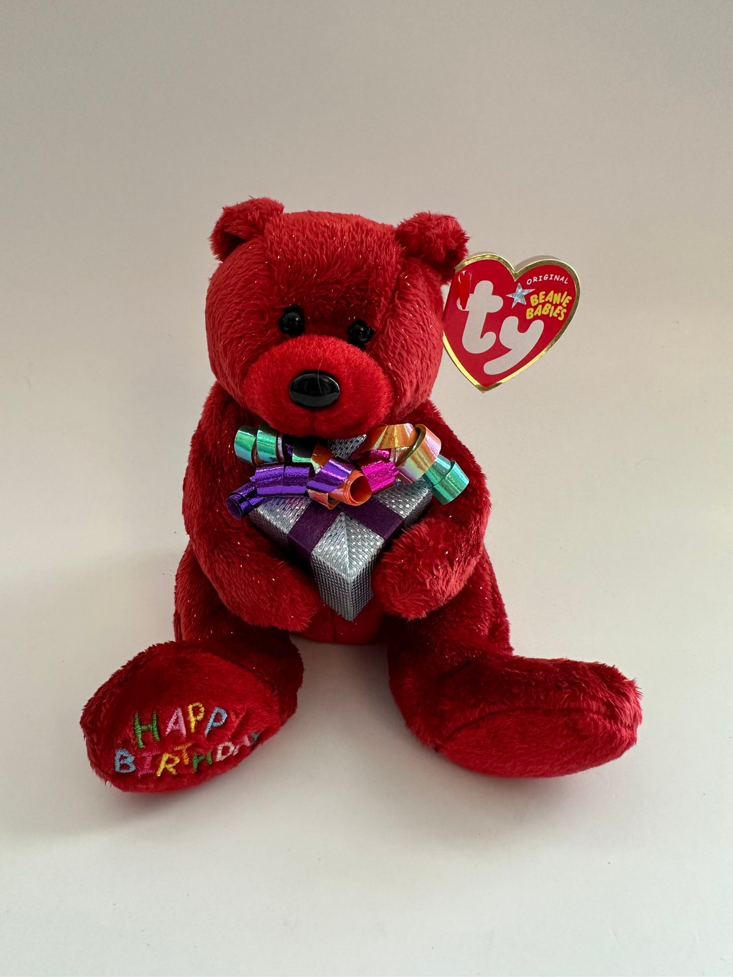 Ty Beanie Baby “Happy Birthday” the Red Bear Holding Present (7.5 inch)