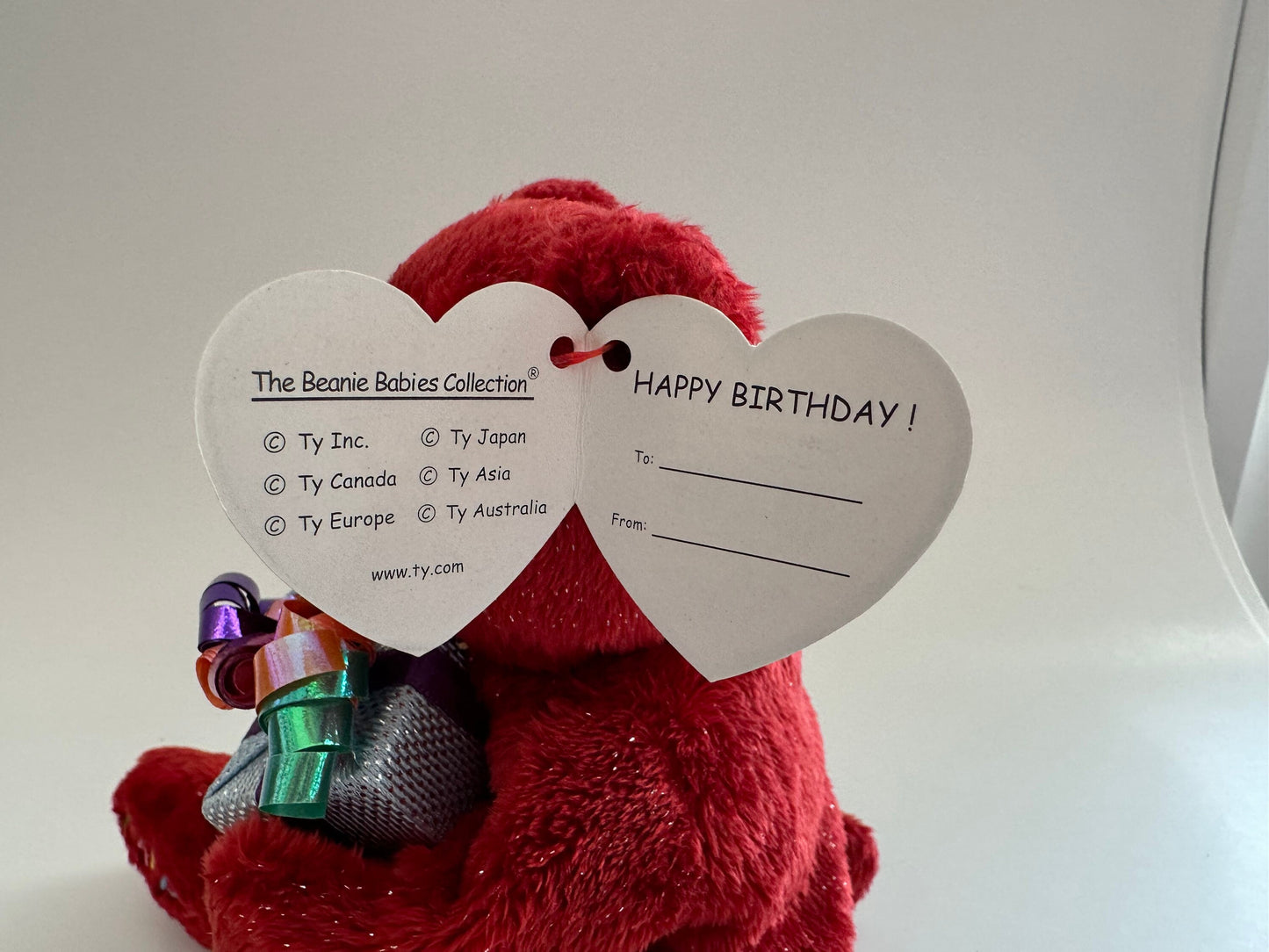 Ty Beanie Baby “Happy Birthday” the Red Bear Holding Present (7.5 inch)