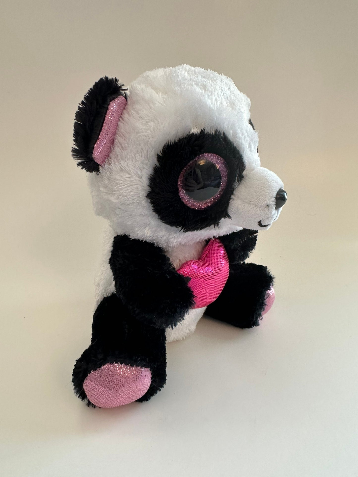 Ty Beanie Boo “Cutie Pie” the Panda Holding Pink Heart (6 inch)