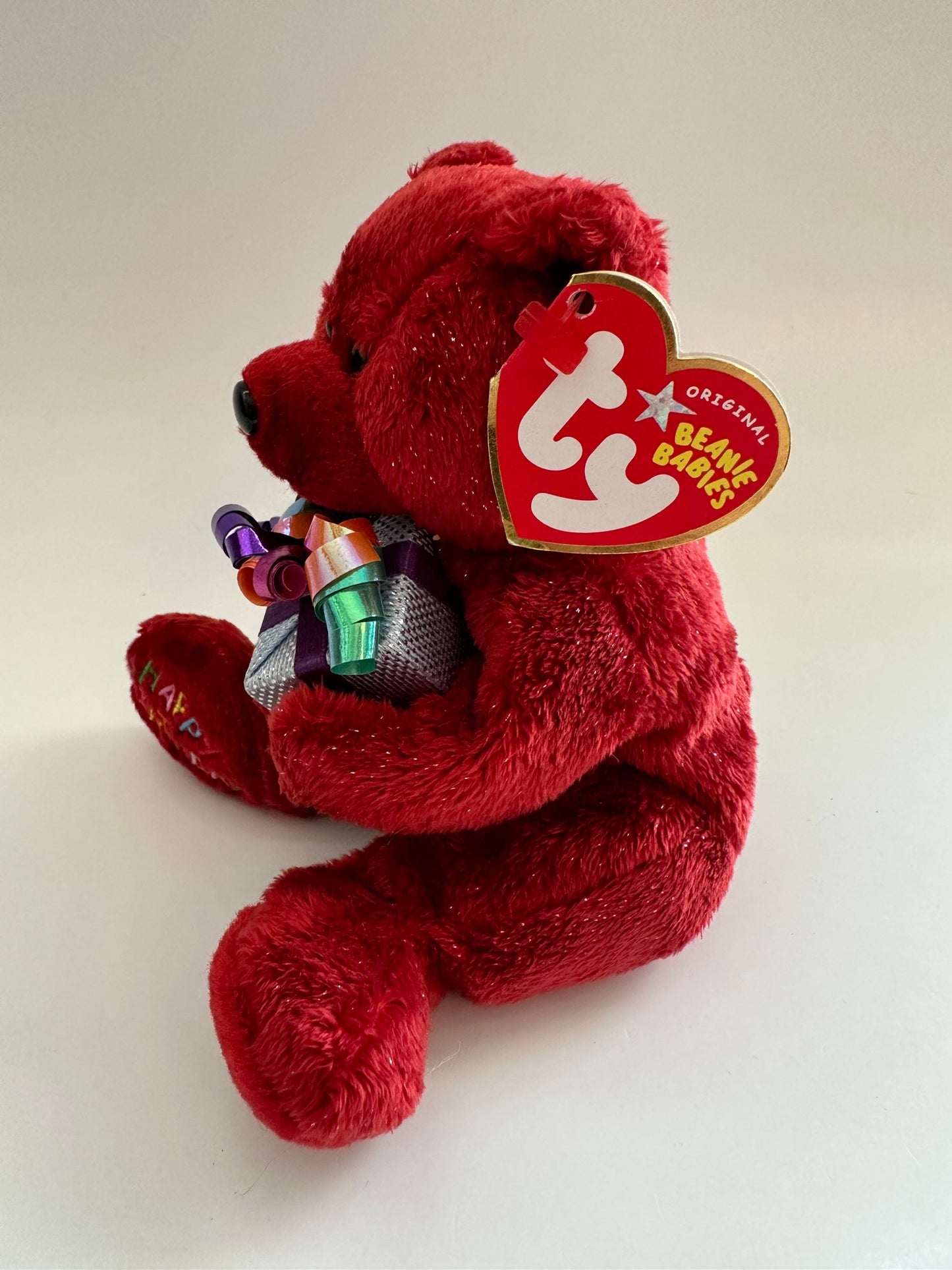 Ty Beanie Baby “Happy Birthday” the Red Bear Holding Present (7.5 inch)