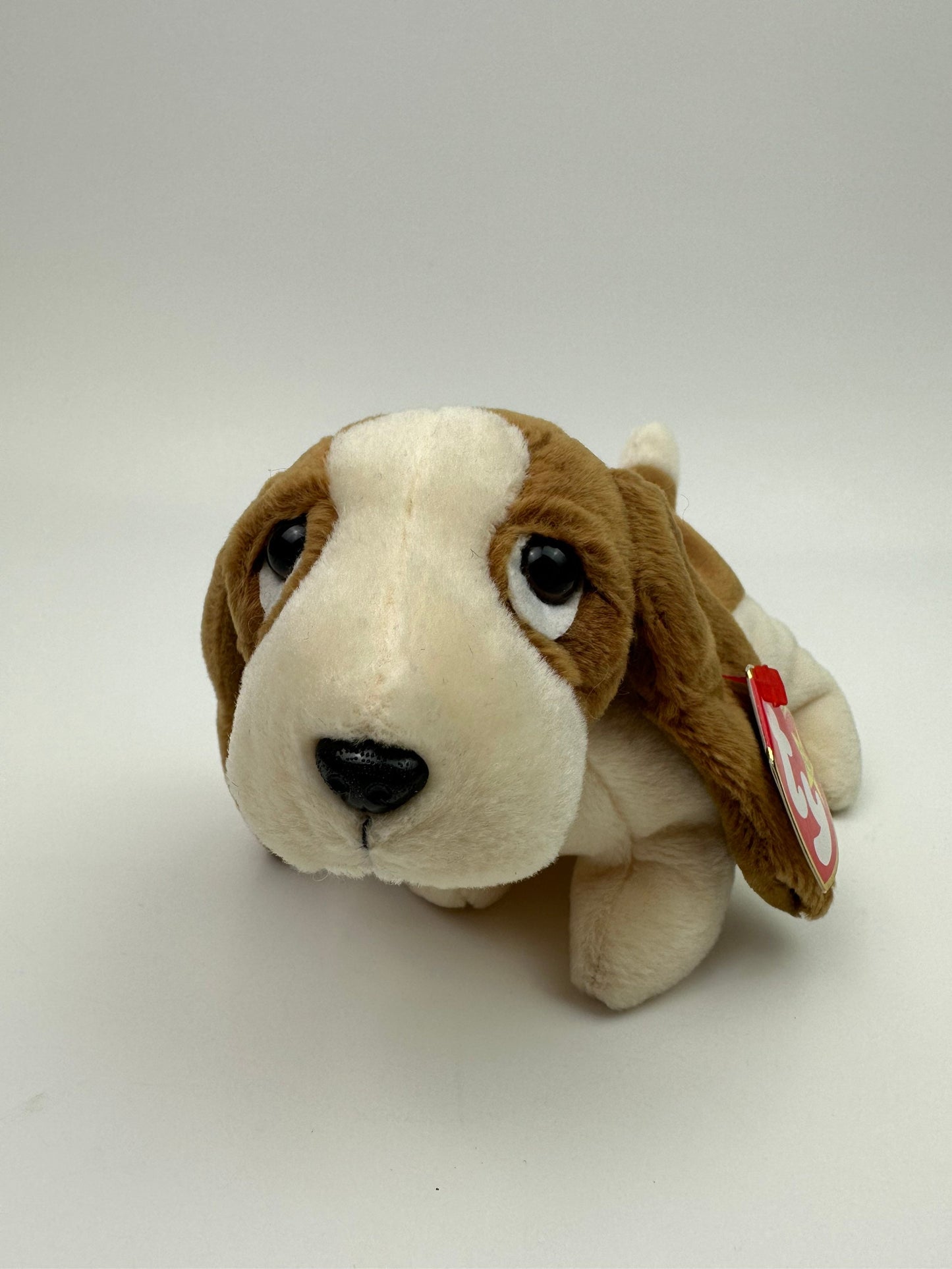 Ty Beanie Baby “Tracker” the Basset Hound Dog (7 inch)