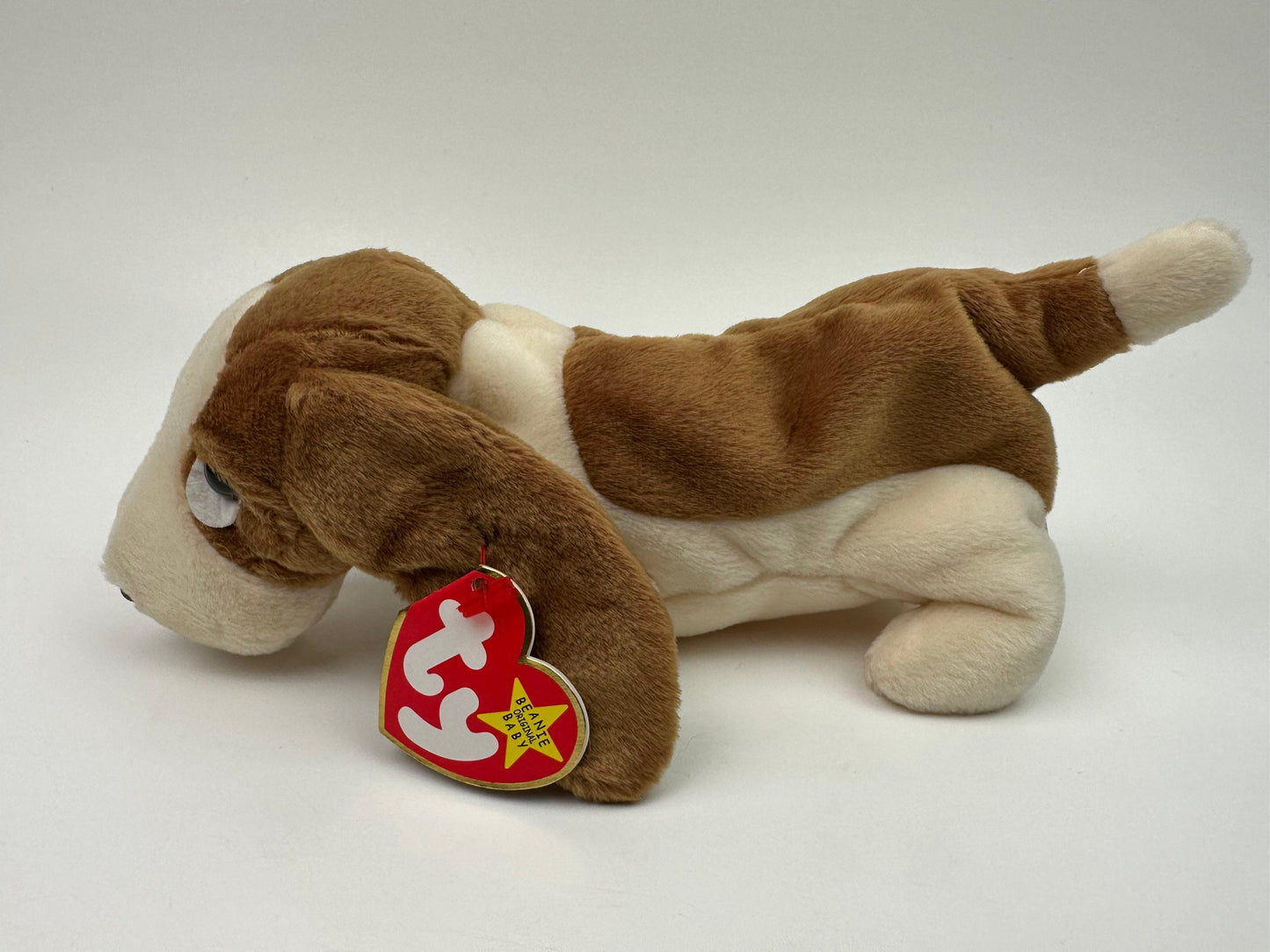 Ty Beanie Baby “Tracker” the Basset Hound Dog (7 inch)