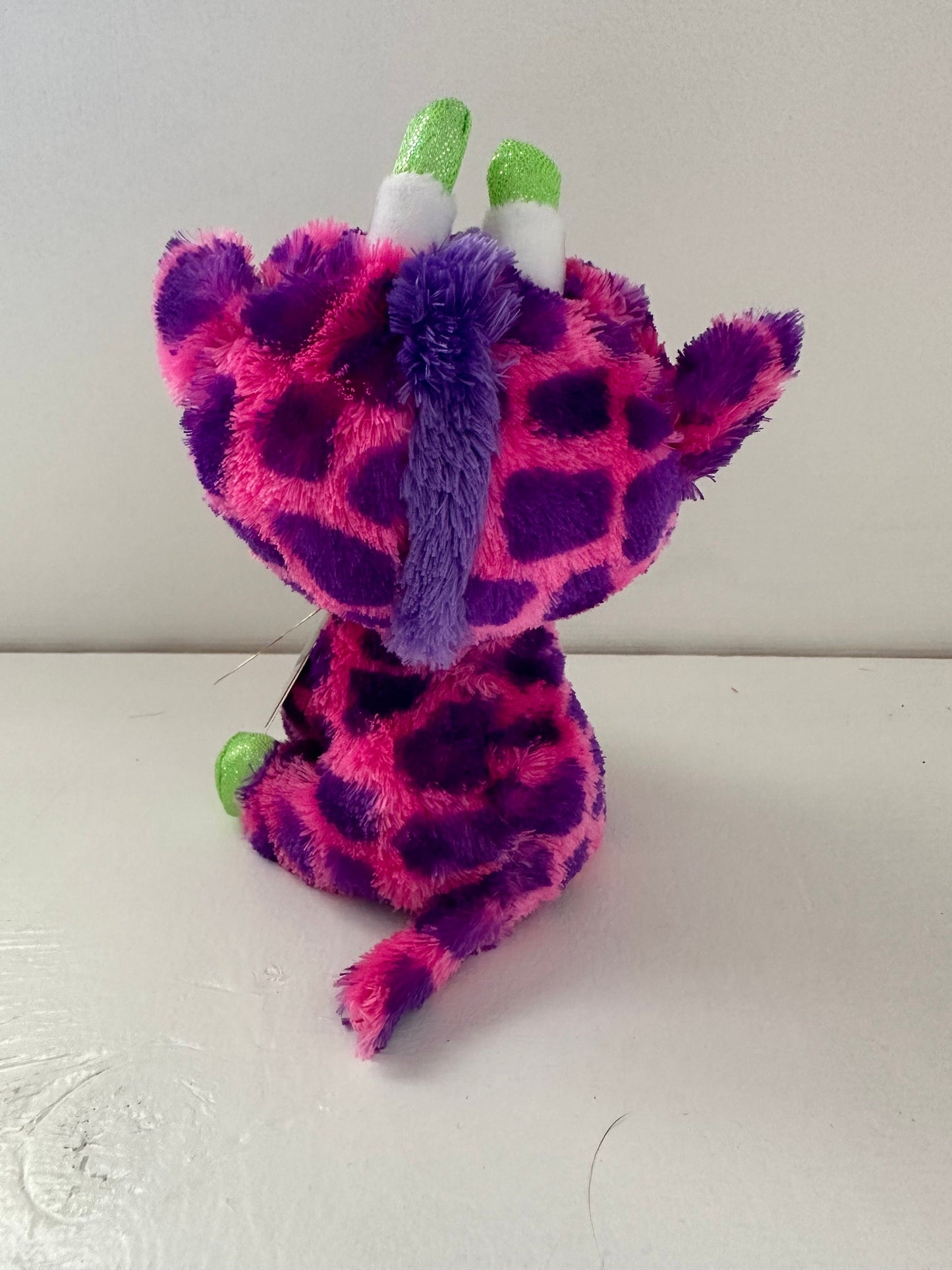 Ty Beanie Boo “Gilbert” the Adorable Giraffe (6 inch)