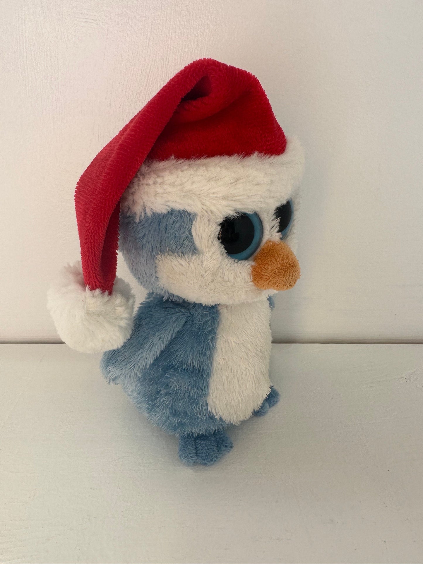 Ty Beanie Boo “Fairbanks” the Blue Penguin - Badly Creased Tag (6 inch)